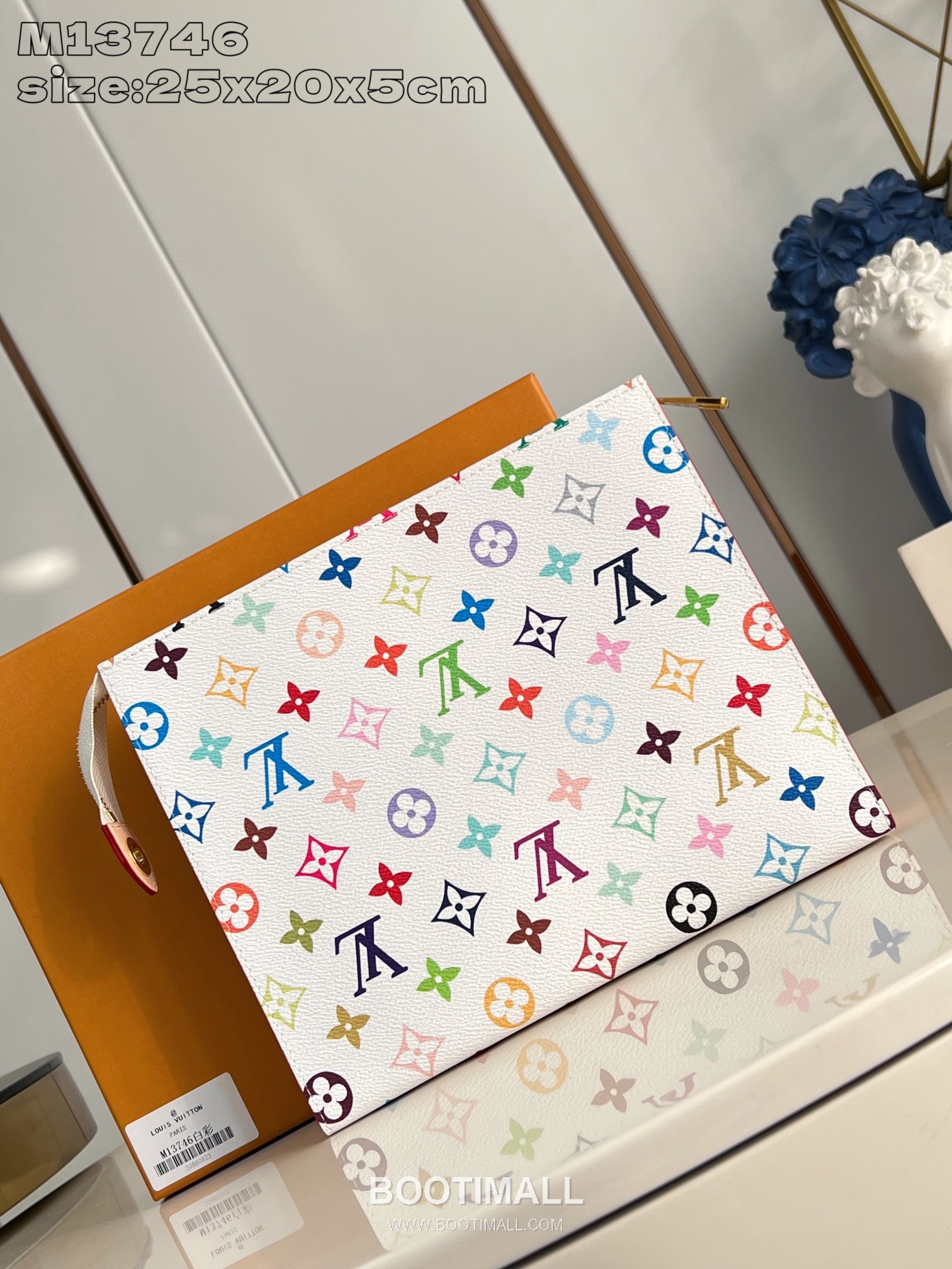 Louis Vuitton Toiletry Pouch Monogram Coated Canvas Clutch Pouch with Zip Detail 루이비통 토일레트리 파우치 모노그램 코팅 캔버스 지퍼 클러치 파우치 M13746 25cm 2