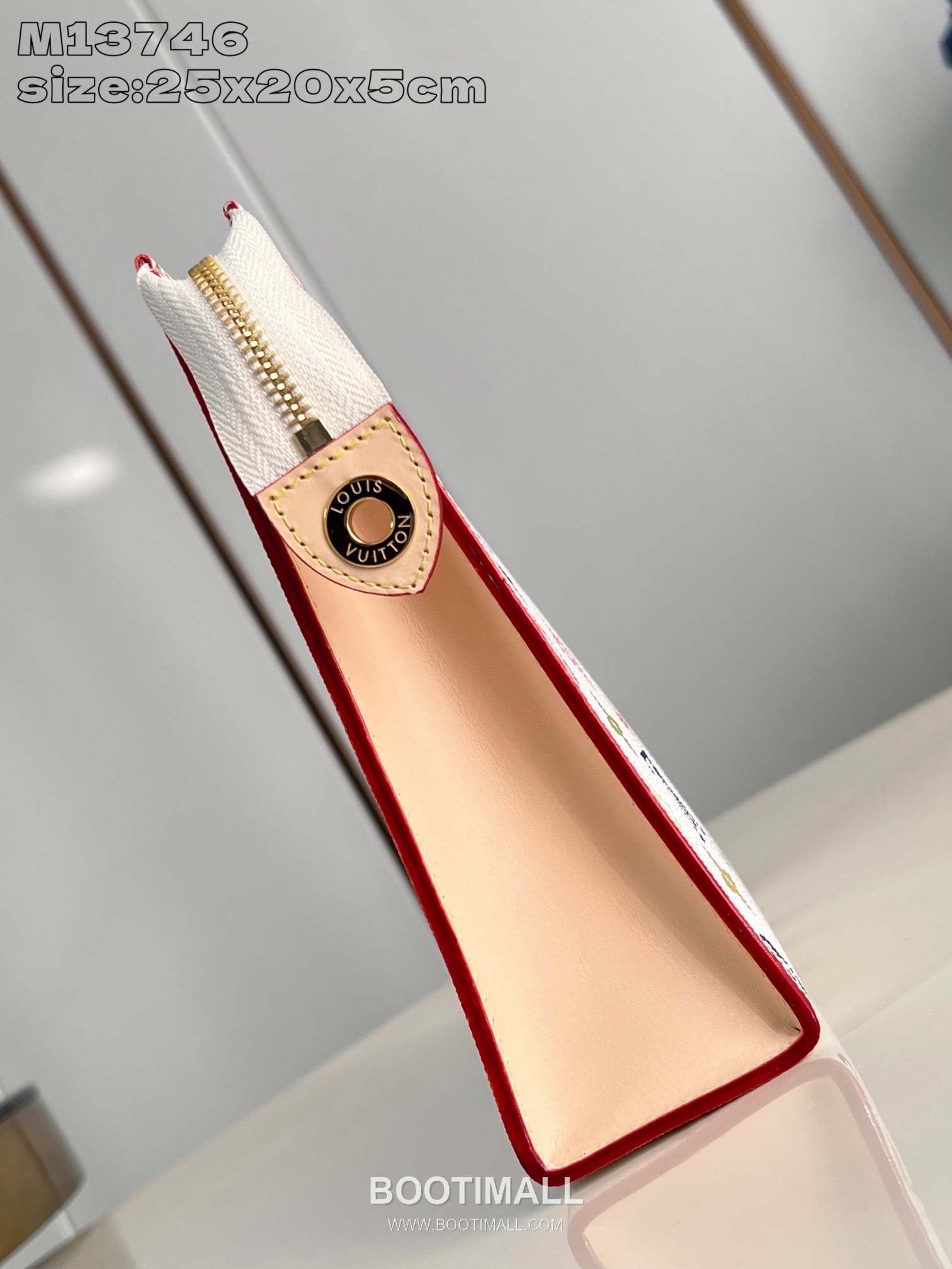 Louis Vuitton Toiletry Pouch Monogram Coated Canvas Clutch Pouch with Zip Detail 루이비통 토일레트리 파우치 모노그램 코팅 캔버스 지퍼 클러치 파우치 M13746 25cm 3