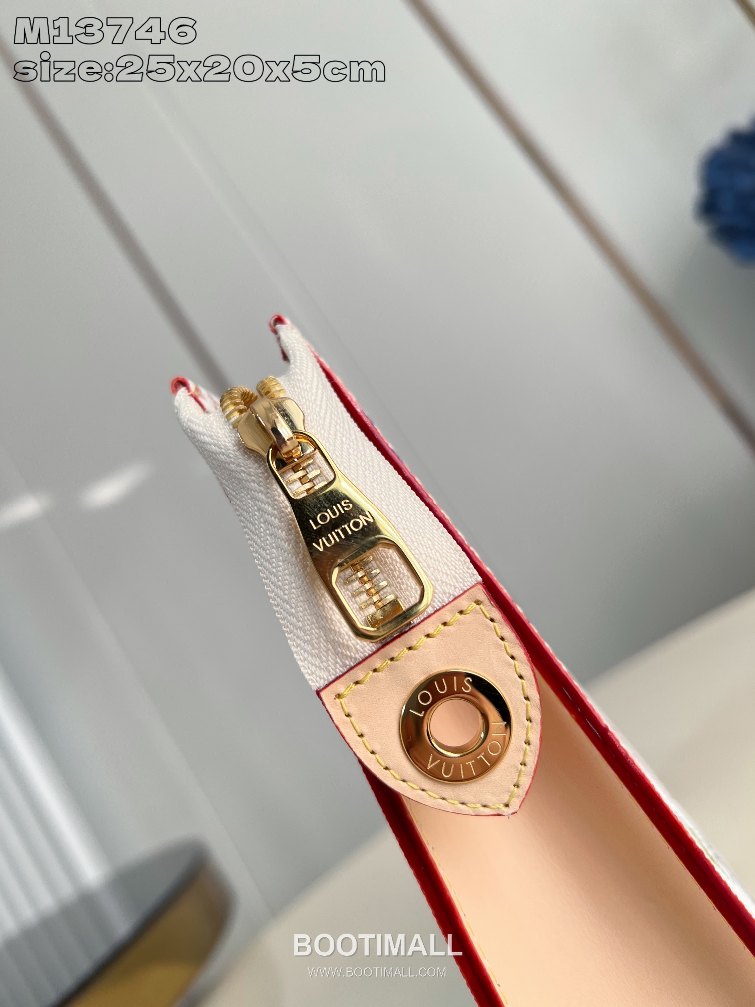 Louis Vuitton Toiletry Pouch Monogram Coated Canvas Clutch Pouch with Zip Detail 루이비통 토일레트리 파우치 모노그램 코팅 캔버스 지퍼 클러치 파우치 M13746 25cm 4