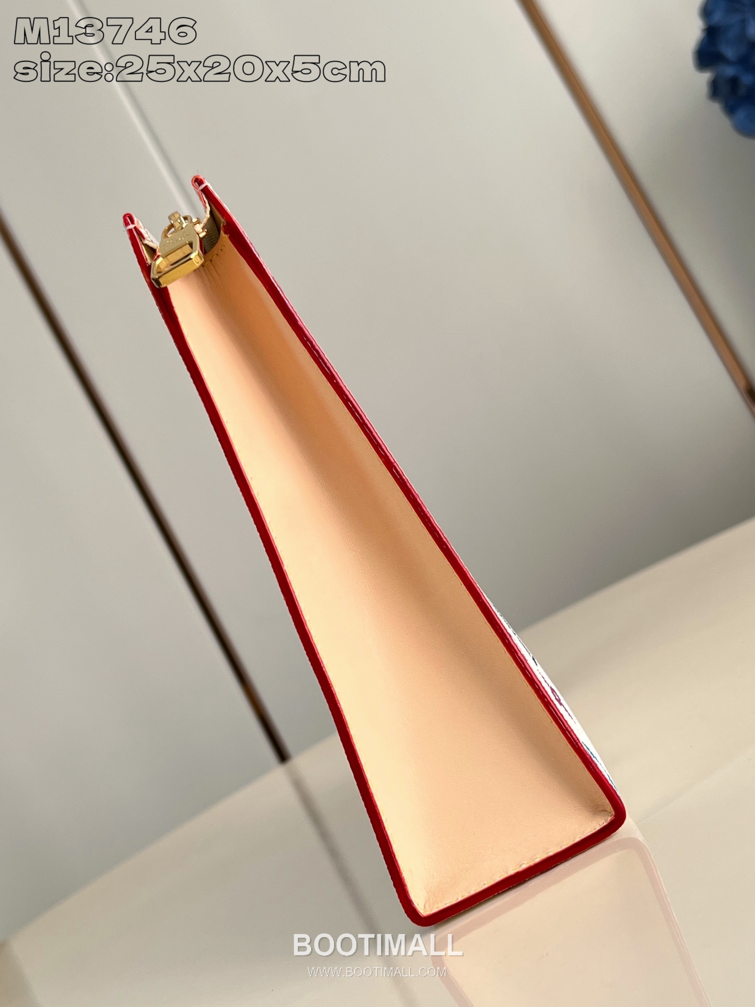 Louis Vuitton Toiletry Pouch Monogram Coated Canvas Clutch Pouch with Zip Detail 루이비통 토일레트리 파우치 모노그램 코팅 캔버스 지퍼 클러치 파우치 M13746 25cm 5