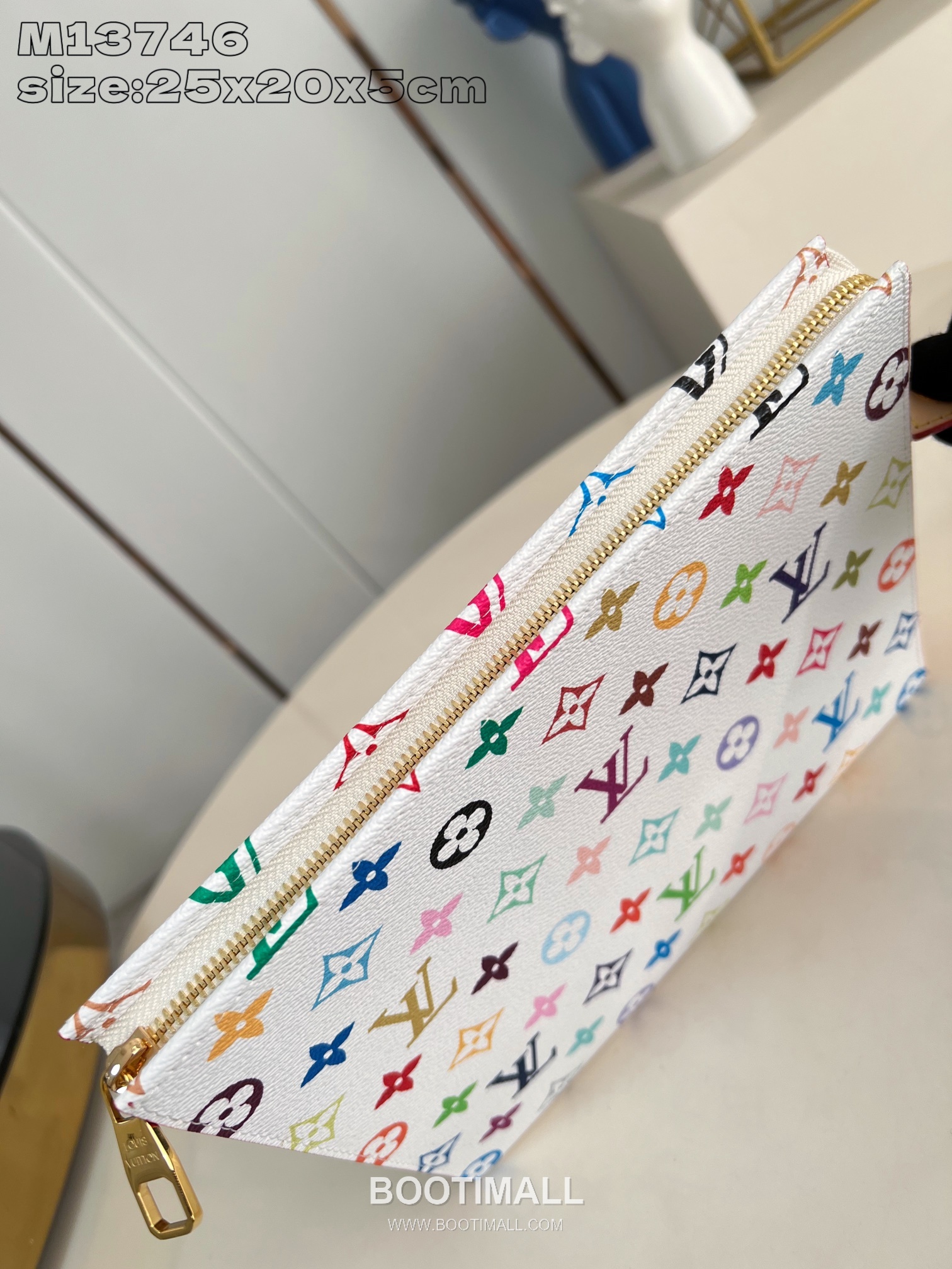 Louis Vuitton Toiletry Pouch Monogram Coated Canvas Clutch Pouch with Zip Detail 루이비통 토일레트리 파우치 모노그램 코팅 캔버스 지퍼 클러치 파우치 M13746 25cm 7