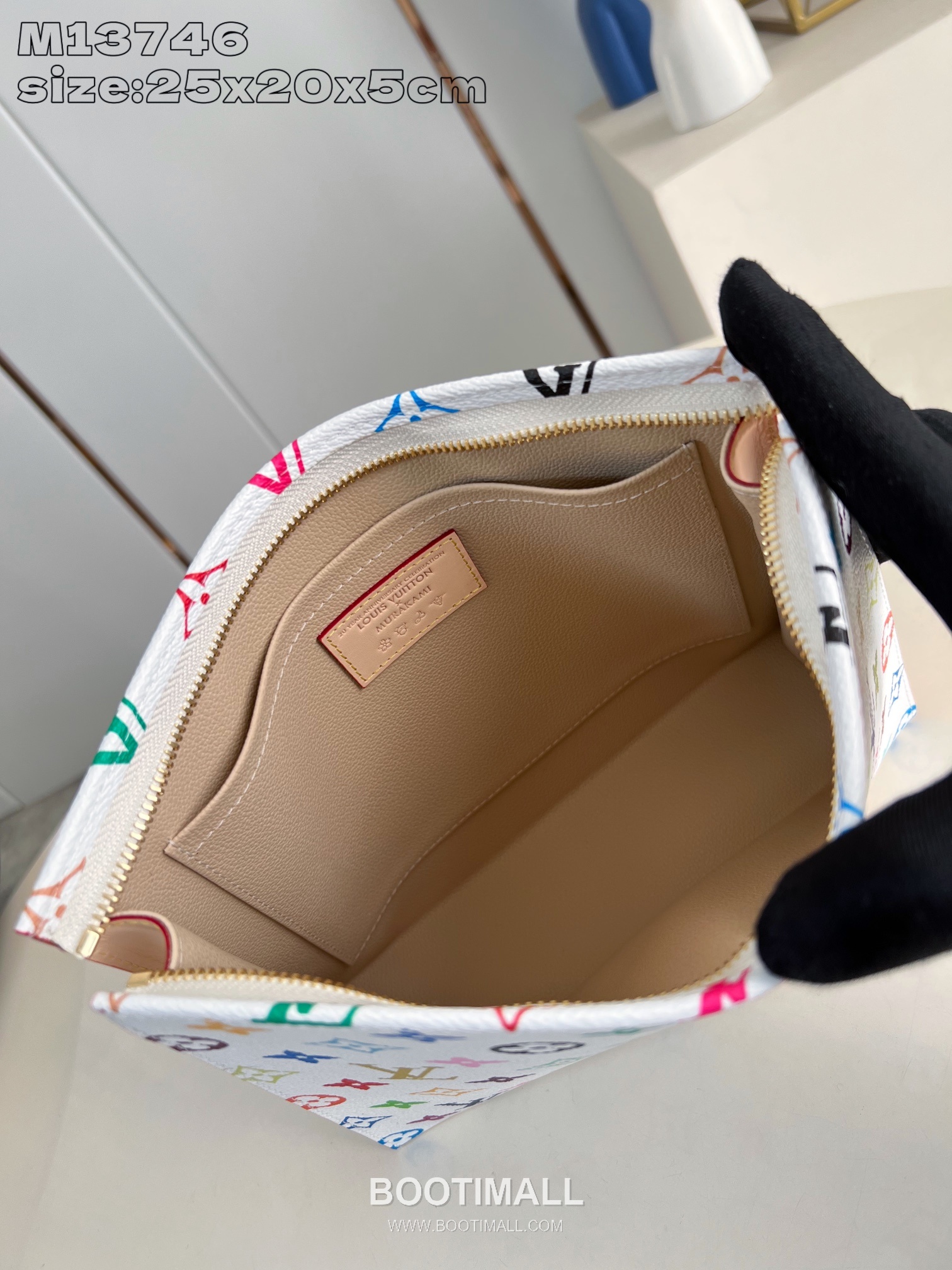 Louis Vuitton Toiletry Pouch Monogram Coated Canvas Clutch Pouch with Zip Detail 루이비통 토일레트리 파우치 모노그램 코팅 캔버스 지퍼 클러치 파우치 M13746 25cm 8