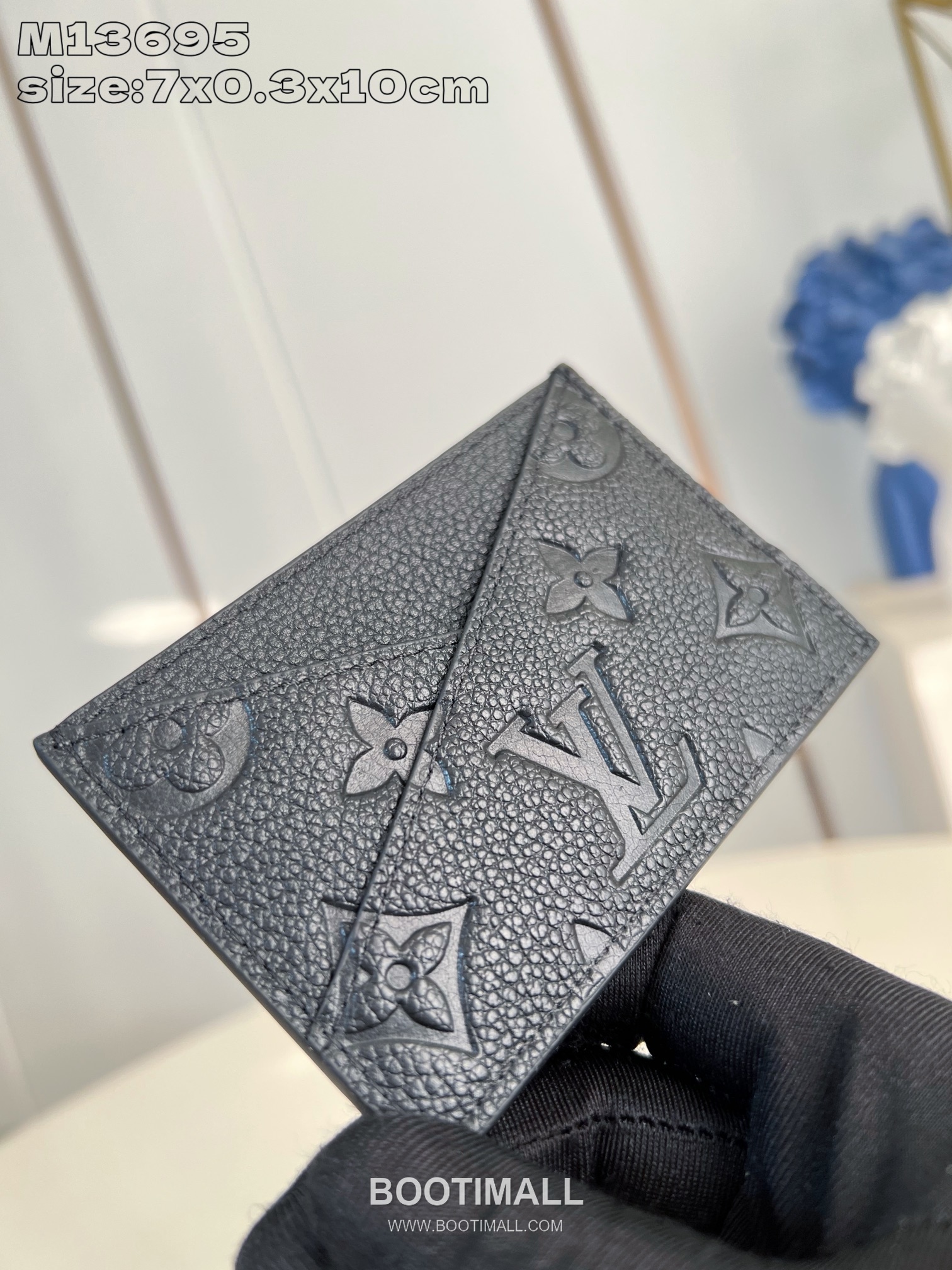 Louis Vuitton Criss Cross Monogram Empreinte Leather Card Holder Wallet with V Cut Detail 루이비통 크리스 크로스 모노그램 앙프렝뜨 레더 V컷 카드지갑 M13695 10cm 4