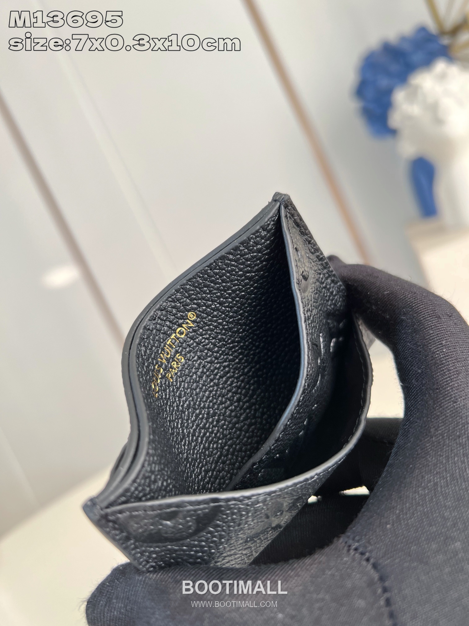 Louis Vuitton Criss Cross Monogram Empreinte Leather Card Holder Wallet with V Cut Detail 루이비통 크리스 크로스 모노그램 앙프렝뜨 레더 V컷 카드지갑 M13695 10cm 5