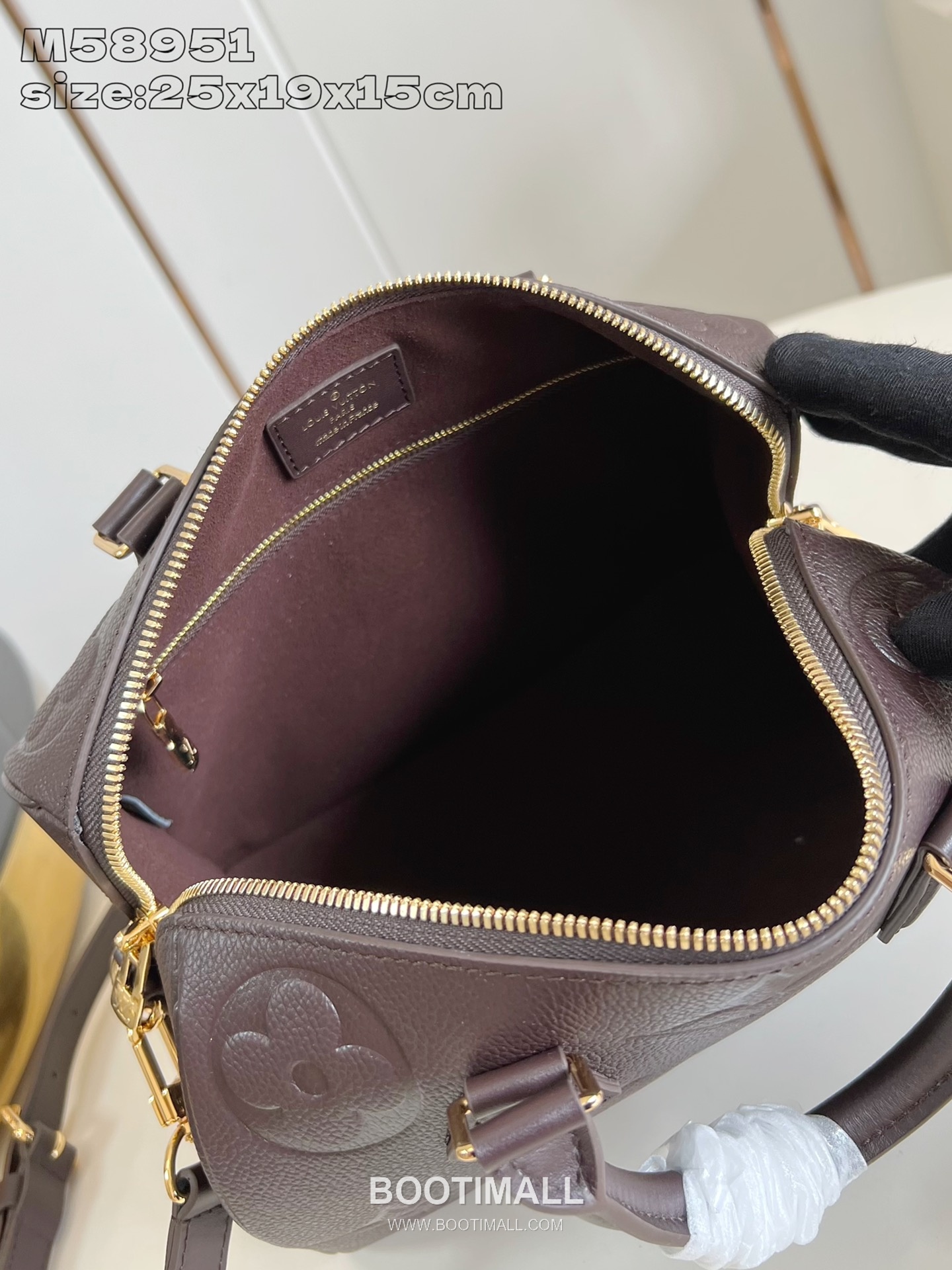 Louis Vuitton Speedy Bandouliere 25 Monogram Empreinte Leather Top Handle Shoulder Bag with Lock Detail 루이비통 스피디 반둘리에 25 모노그램 앙프렝뜨 레더 락장식 숄더 토트백 M58951 25cm 8