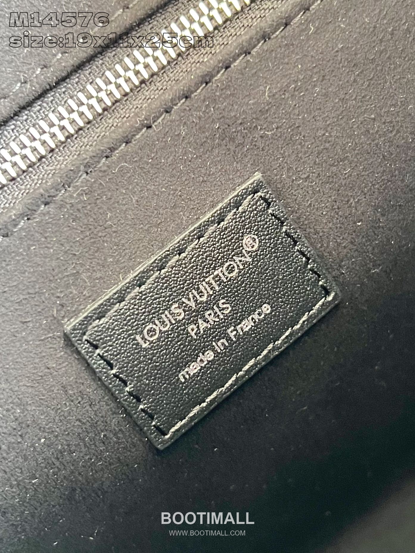 Louis Vuitton OnTheGo Small Monogram Embossed Leather Tote Bag with Chain Strap Detail 루이비통 온더고 스몰 모노그램 엠보싱 레더 체인 스트랩 토트백 M14576 25cm 9