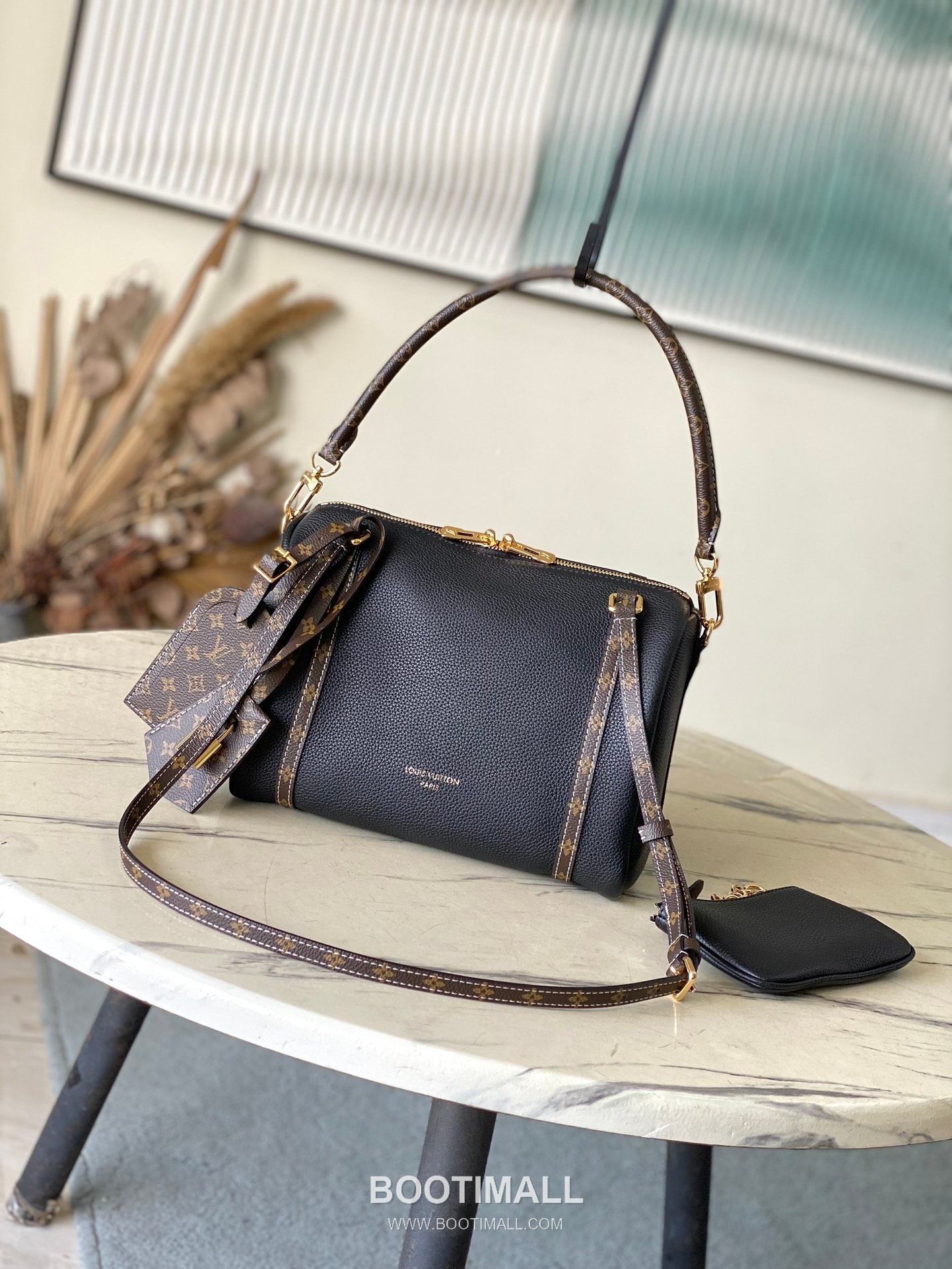 Louis Vuitton Keepall Soft 25 Leather Top Handle Shoulder Bag with Zip Detail 루이비통 키폴 소프트 25 레더 지퍼 디테일 토트 숄더백 M13667 25cm 1