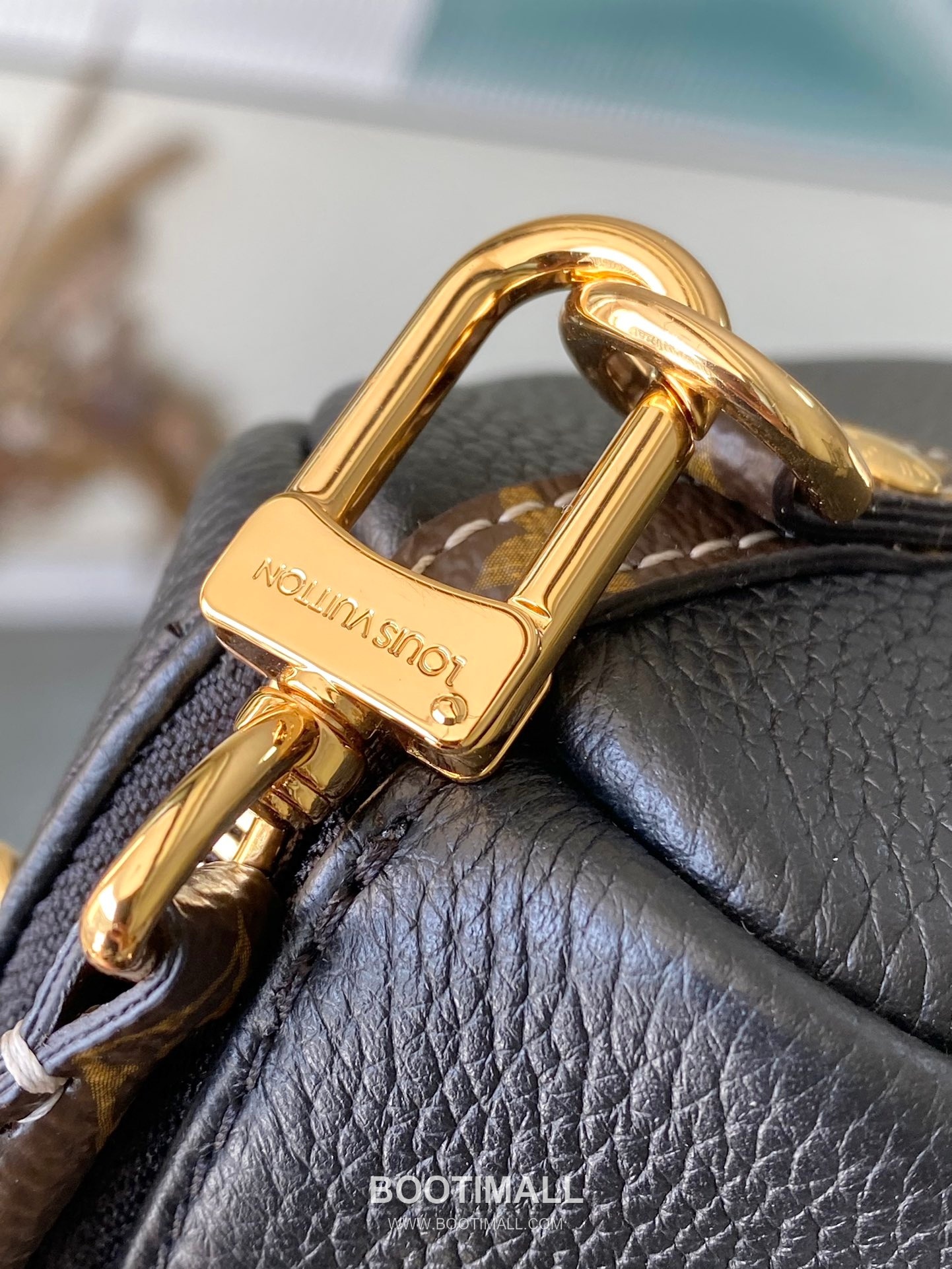 Louis Vuitton Keepall Soft 25 Leather Top Handle Shoulder Bag with Zip Detail 루이비통 키폴 소프트 25 레더 지퍼 디테일 토트 숄더백 M13667 25cm 7