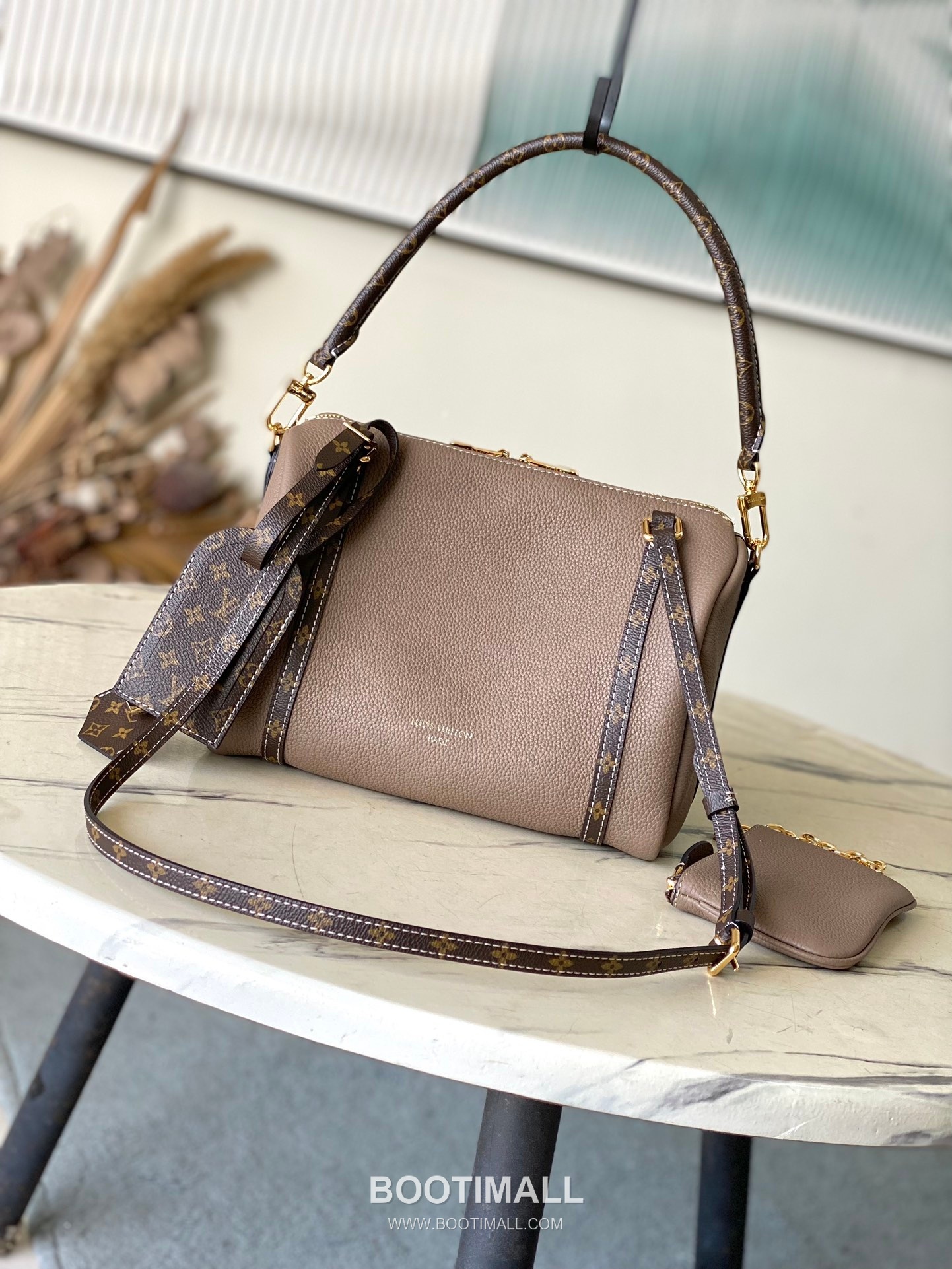 Louis Vuitton Keepall Soft 25 Leather Top Handle Shoulder Bag with Zip Detail 루이비통 키폴 소프트 25 레더 지퍼 디테일 토트 숄더백 M13667 25cm 1