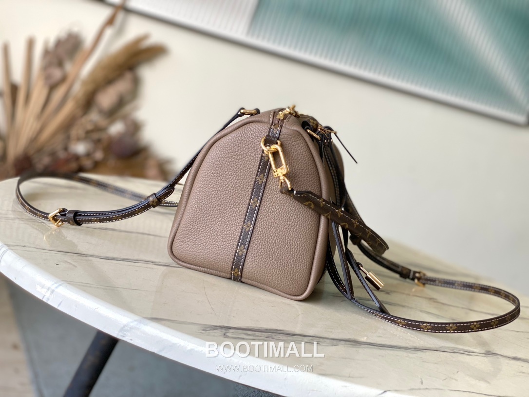 Louis Vuitton Keepall Soft 25 Leather Top Handle Shoulder Bag with Zip Detail 루이비통 키폴 소프트 25 레더 지퍼 디테일 토트 숄더백 M13667 25cm 2