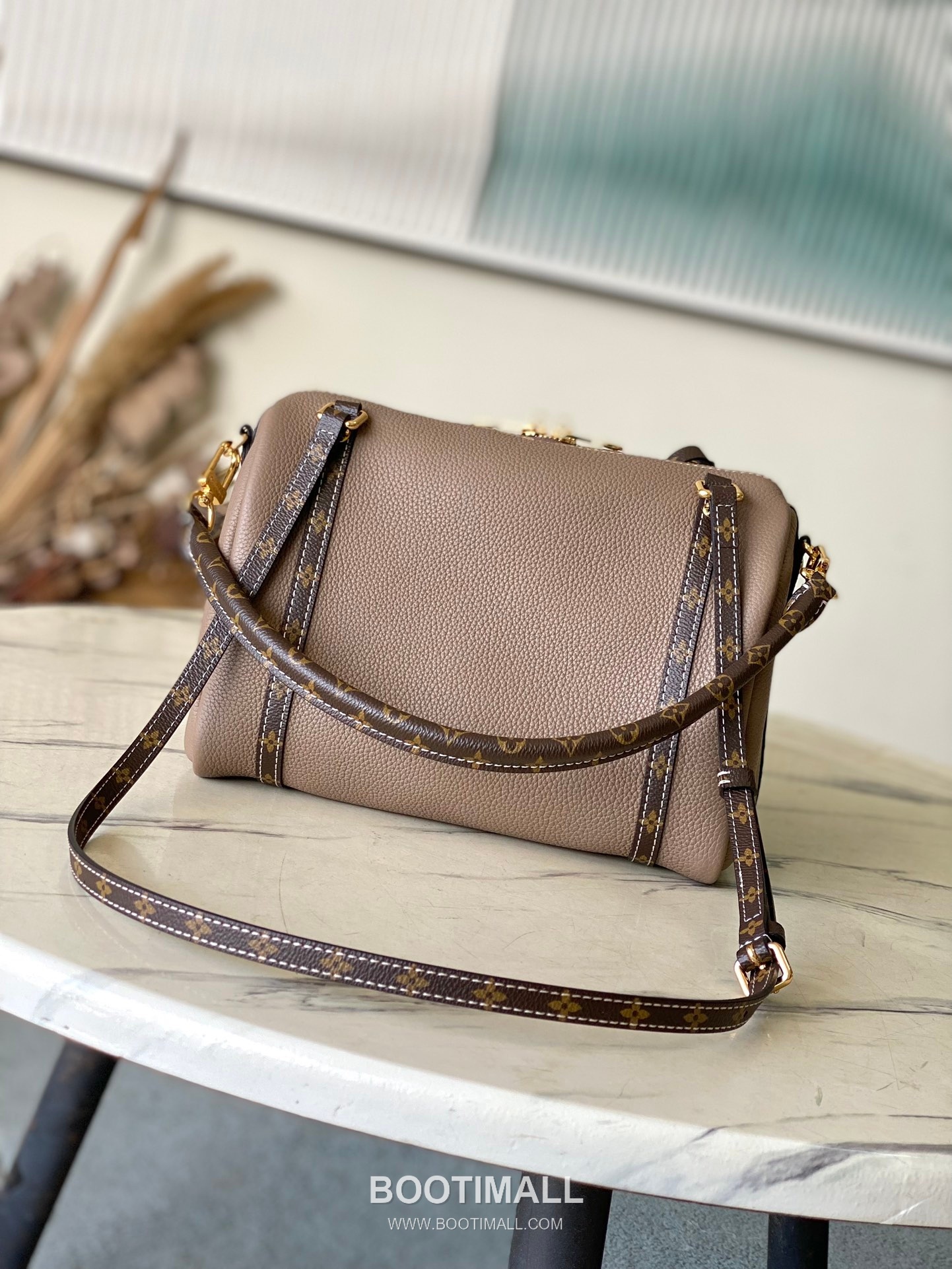 Louis Vuitton Keepall Soft 25 Leather Top Handle Shoulder Bag with Zip Detail 루이비통 키폴 소프트 25 레더 지퍼 디테일 토트 숄더백 M13667 25cm 3