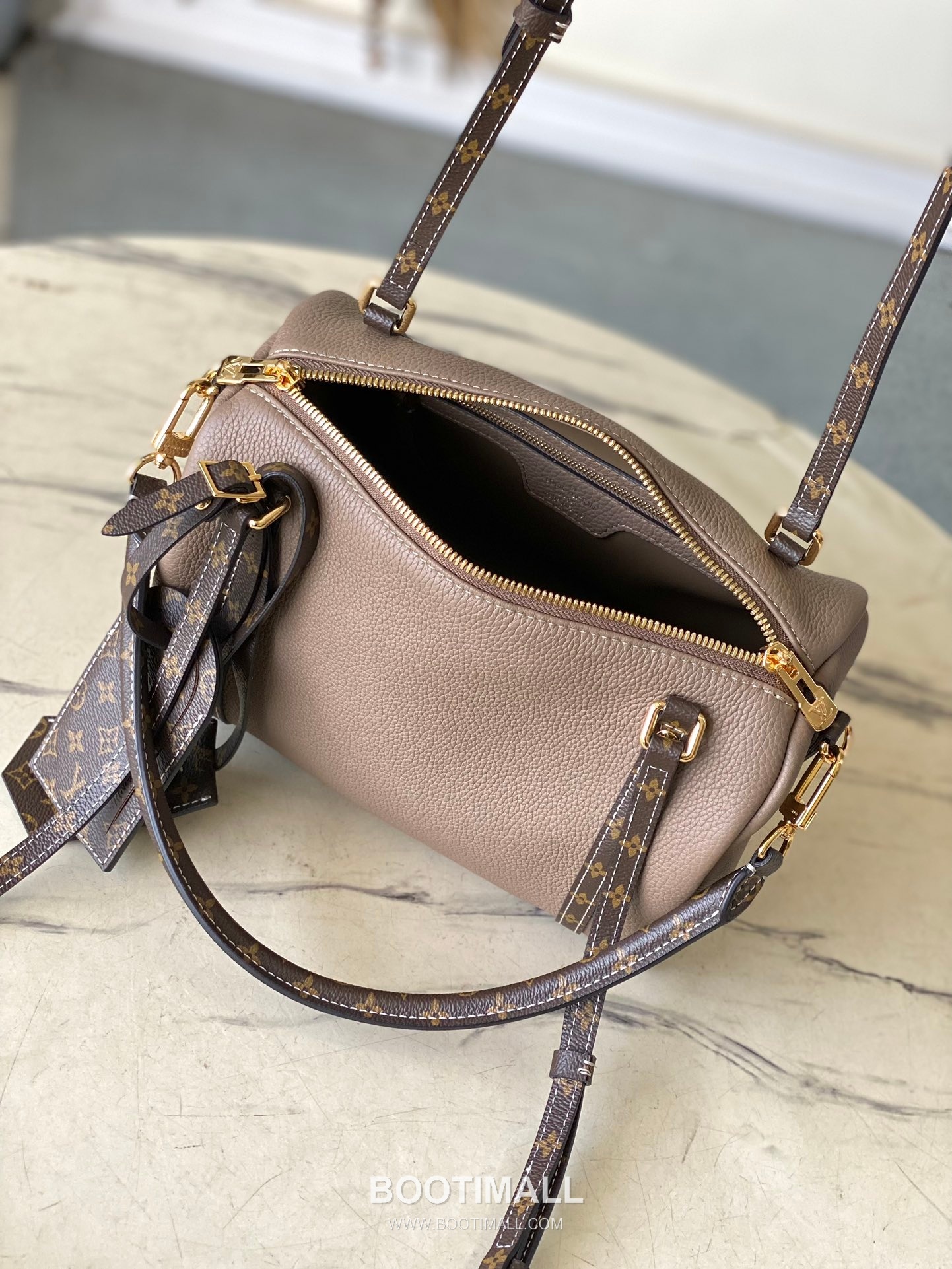 Louis Vuitton Keepall Soft 25 Leather Top Handle Shoulder Bag with Zip Detail 루이비통 키폴 소프트 25 레더 지퍼 디테일 토트 숄더백 M13667 25cm 8