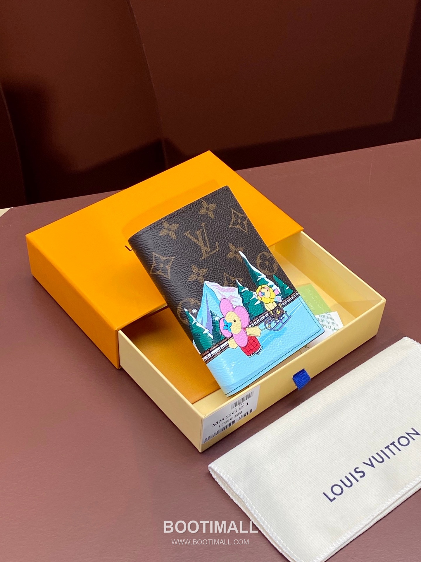 Louis Vuitton Passport Cover Monogram Canvas Wallet with Multi Slot Detail 루이비통 패스포트 커버 모노그램 캔버스 멀티슬롯 지갑 M82621 14cm 1