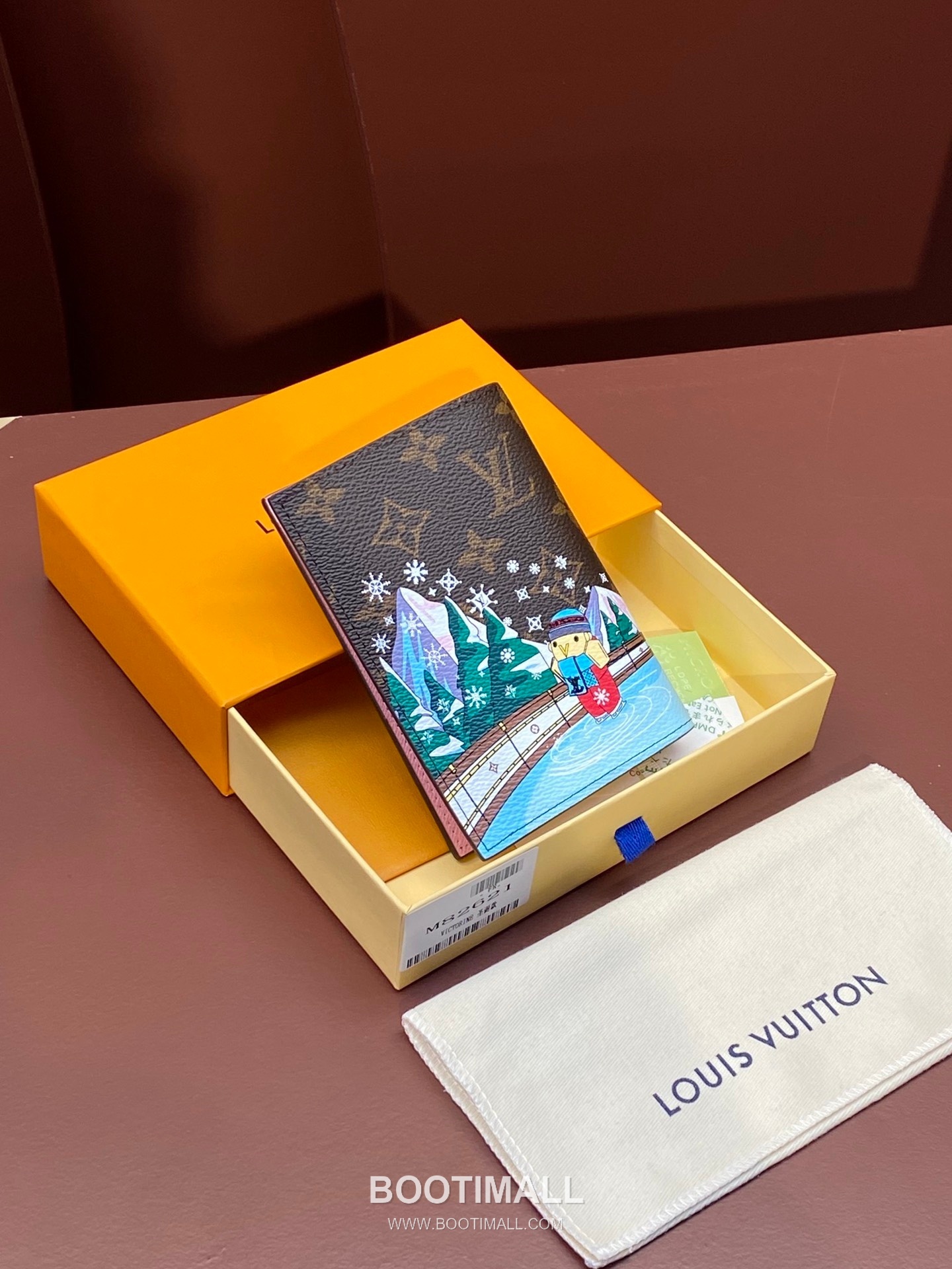 Louis Vuitton Passport Cover Monogram Canvas Wallet with Multi Slot Detail 루이비통 패스포트 커버 모노그램 캔버스 멀티슬롯 지갑 M82621 14cm 2