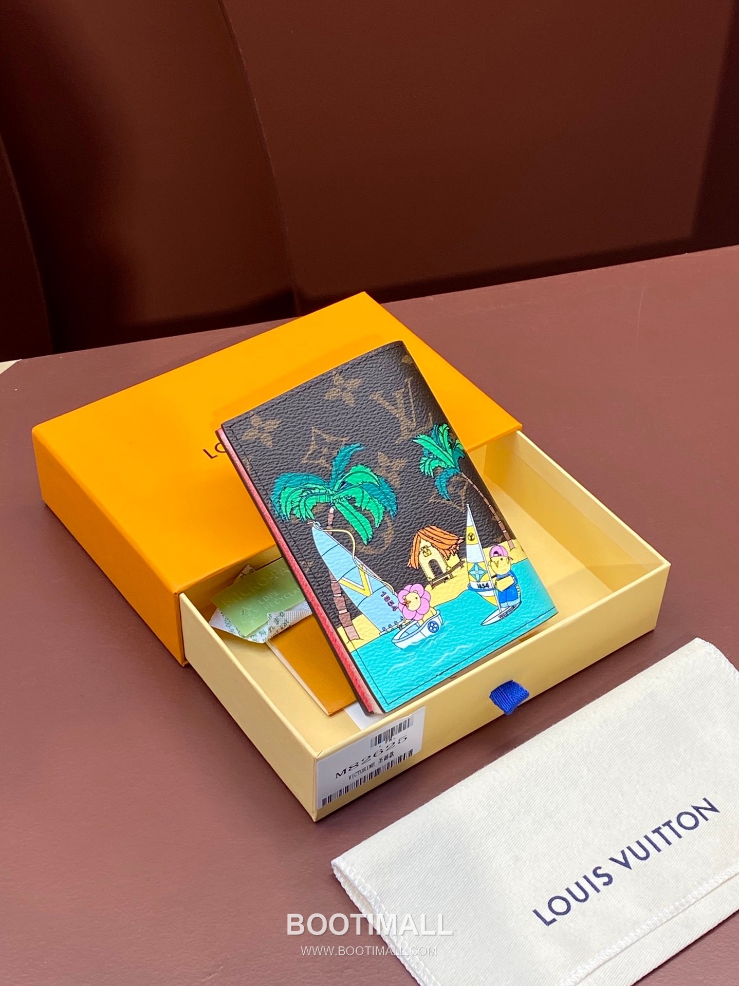 Louis Vuitton Passport Cover Monogram Canvas Wallet with Multi Slot Detail 루이비통 패스포트 커버 모노그램 캔버스 멀티슬롯 지갑 M82625 14cm 2