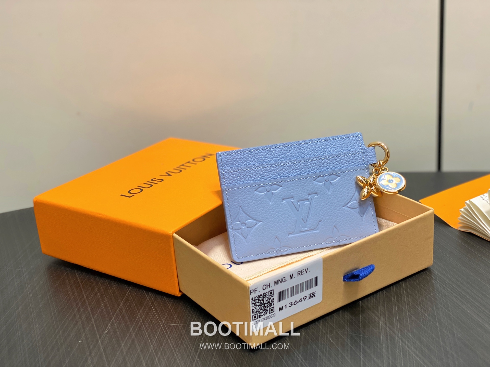 Louis Vuitton LV Charms Monogram Empreinte Leather Card Holder Wallet with Flower Charm Detail 루이비통 LV 참스 모노그램 앙프렝뜨 레더 플라워 참 카드지갑 M13649 10.2cm 2
