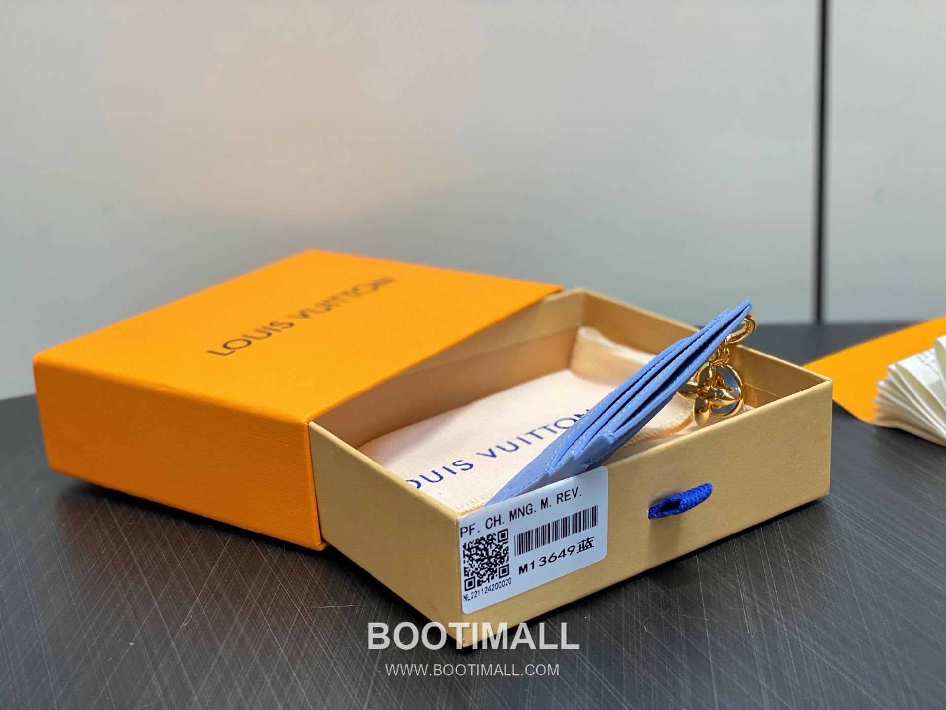 Louis Vuitton LV Charms Monogram Empreinte Leather Card Holder Wallet with Flower Charm Detail 루이비통 LV 참스 모노그램 앙프렝뜨 레더 플라워 참 카드지갑 M13649 10.2cm 4