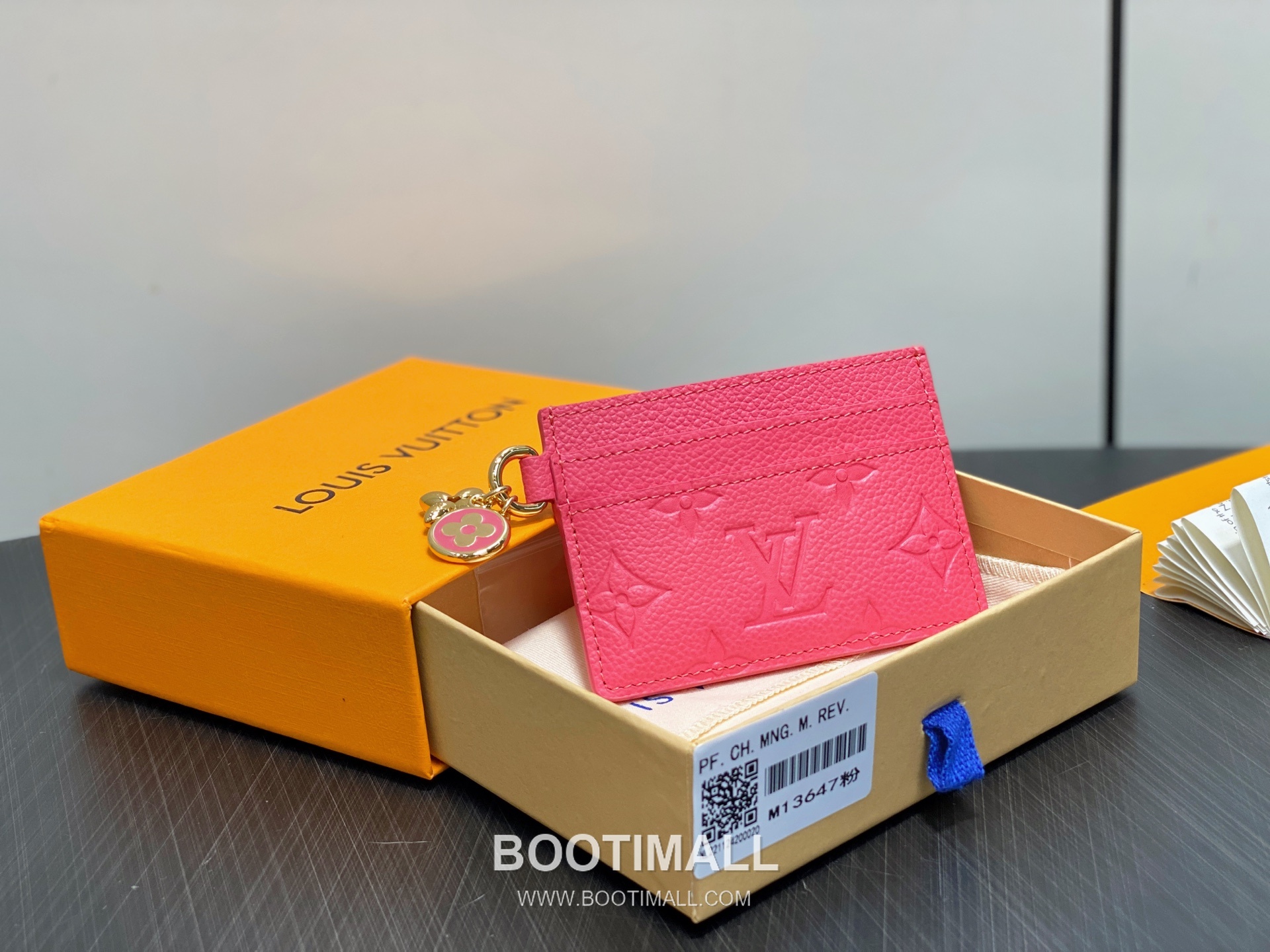 Louis Vuitton LV Charms Monogram Empreinte Leather Card Holder Wallet with Flower Charm Detail 루이비통 LV 참스 모노그램 앙프렝뜨 레더 플라워 참 카드지갑 M13647 10.2cm 1