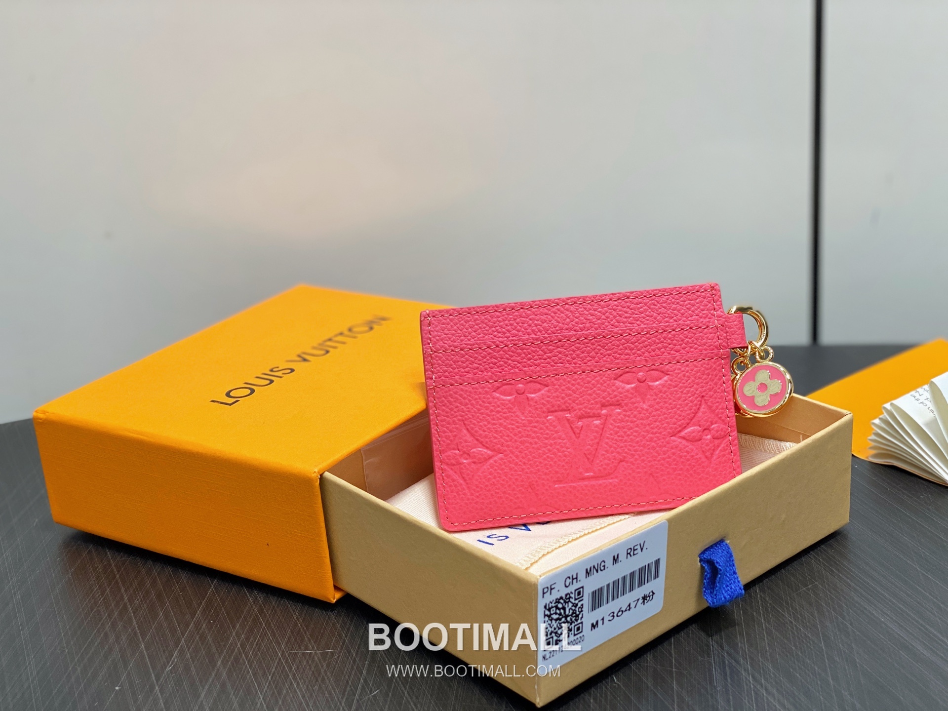 Louis Vuitton LV Charms Monogram Empreinte Leather Card Holder Wallet with Flower Charm Detail 루이비통 LV 참스 모노그램 앙프렝뜨 레더 플라워 참 카드지갑 M13647 10.2cm 2