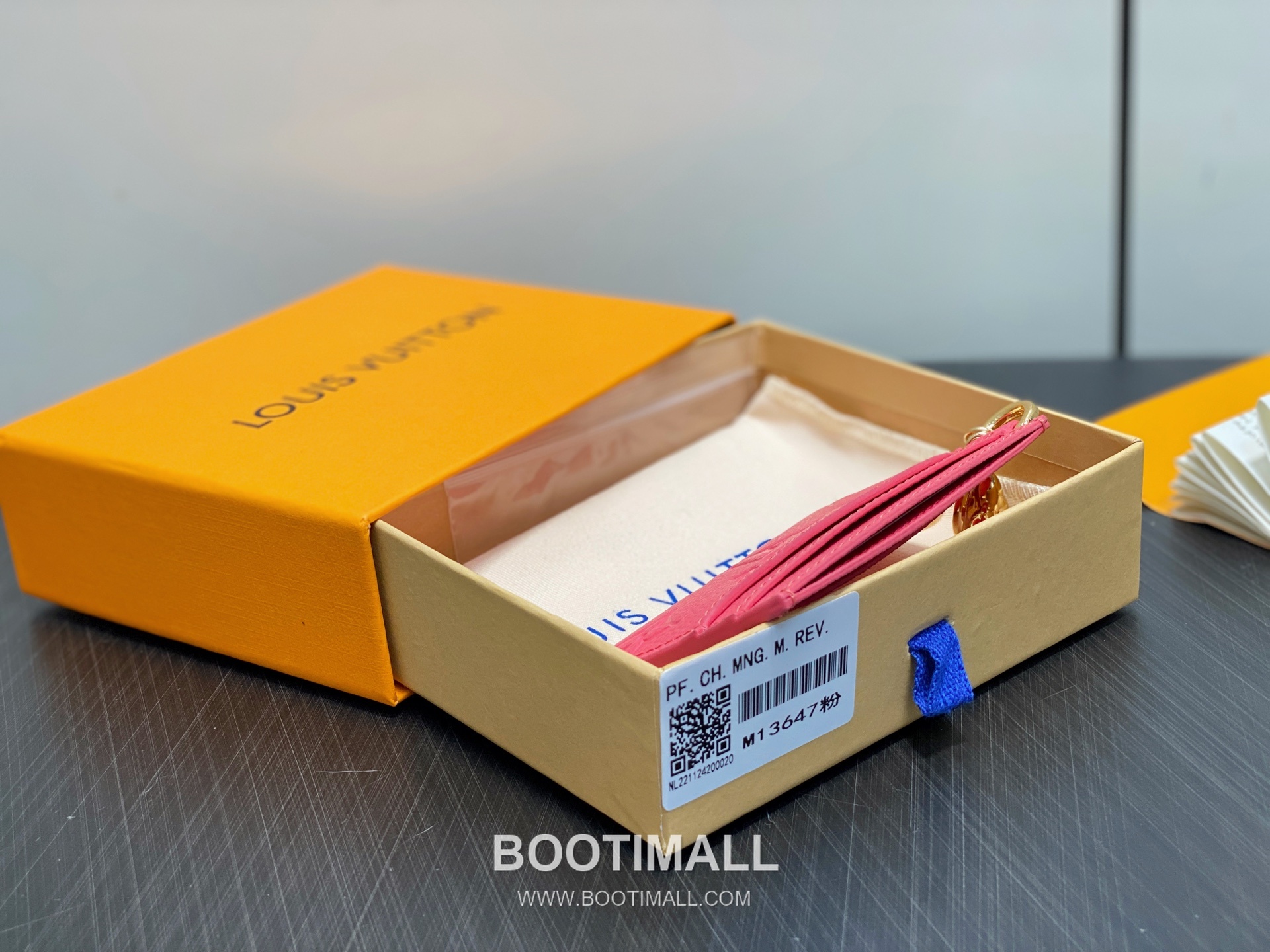 Louis Vuitton LV Charms Monogram Empreinte Leather Card Holder Wallet with Flower Charm Detail 루이비통 LV 참스 모노그램 앙프렝뜨 레더 플라워 참 카드지갑 M13647 10.2cm 3