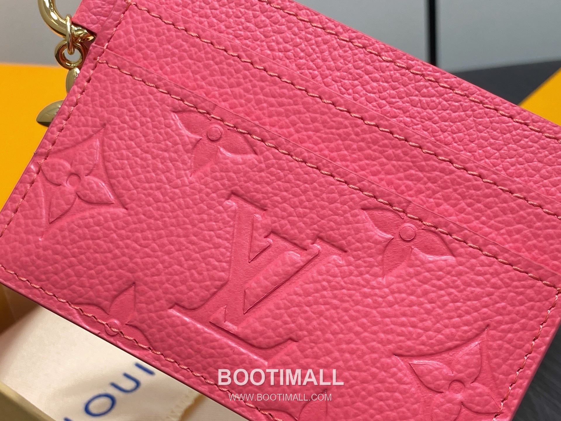 Louis Vuitton LV Charms Monogram Empreinte Leather Card Holder Wallet with Flower Charm Detail 루이비통 LV 참스 모노그램 앙프렝뜨 레더 플라워 참 카드지갑 M13647 10.2cm 4