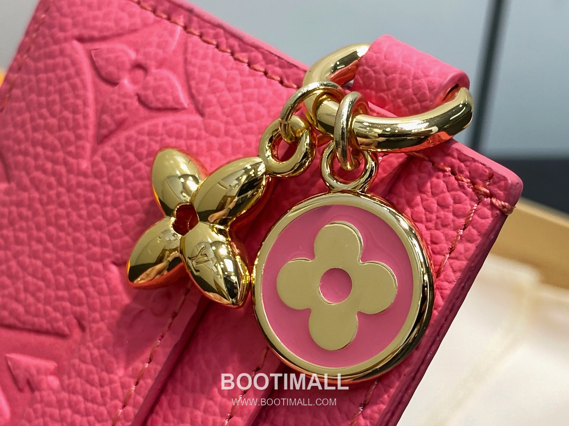Louis Vuitton LV Charms Monogram Empreinte Leather Card Holder Wallet with Flower Charm Detail 루이비통 LV 참스 모노그램 앙프렝뜨 레더 플라워 참 카드지갑 M13647 10.2cm 5