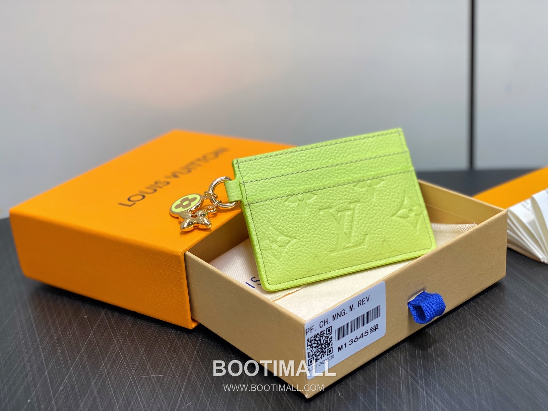Louis Vuitton LV Charms Monogram Empreinte Leather Card Holder Wallet with Flower Charm Detail 루이비통 LV 참스 모노그램 앙프렝뜨 레더 플라워 참 카드지갑 M13645 10.2cm 1
