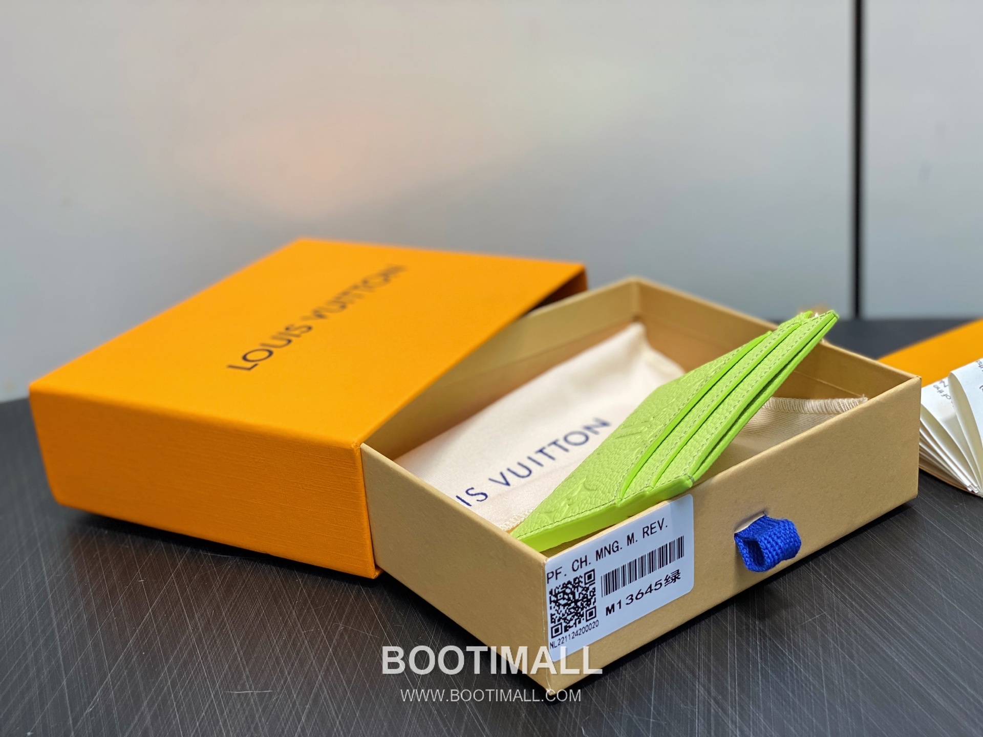 Louis Vuitton LV Charms Monogram Empreinte Leather Card Holder Wallet with Flower Charm Detail 루이비통 LV 참스 모노그램 앙프렝뜨 레더 플라워 참 카드지갑 M13645 10.2cm 5