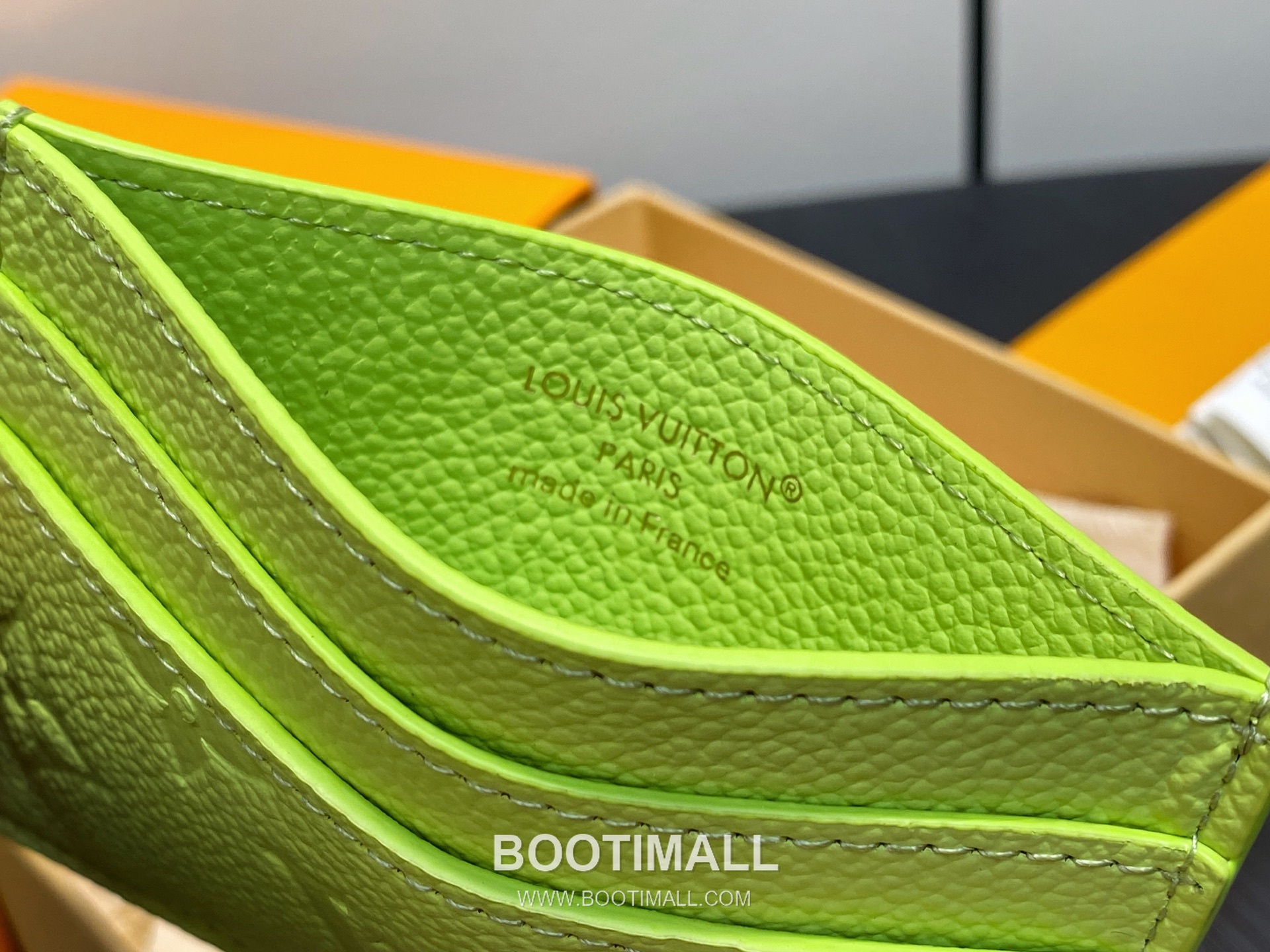 Louis Vuitton LV Charms Monogram Empreinte Leather Card Holder Wallet with Flower Charm Detail 루이비통 LV 참스 모노그램 앙프렝뜨 레더 플라워 참 카드지갑 M13645 10.2cm 7