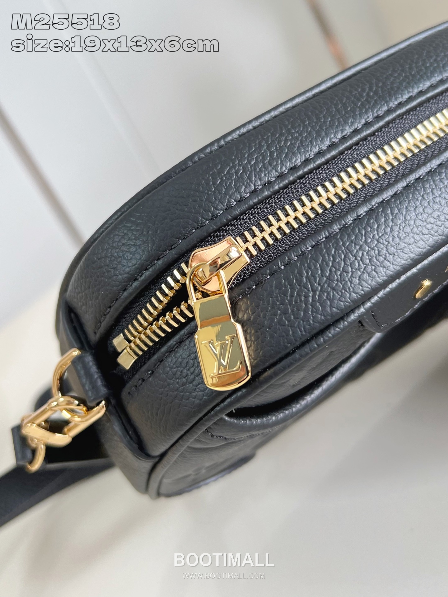 Louis Vuitton Tiny Camera Bag Monogram Empreinte Leather Crossbody Bag with Front Pocket Detail 루이비통 타이니 카메라백 모노그램 앙프렝뜨 레더 프론트포켓 크로스백 M25518 19cm 7