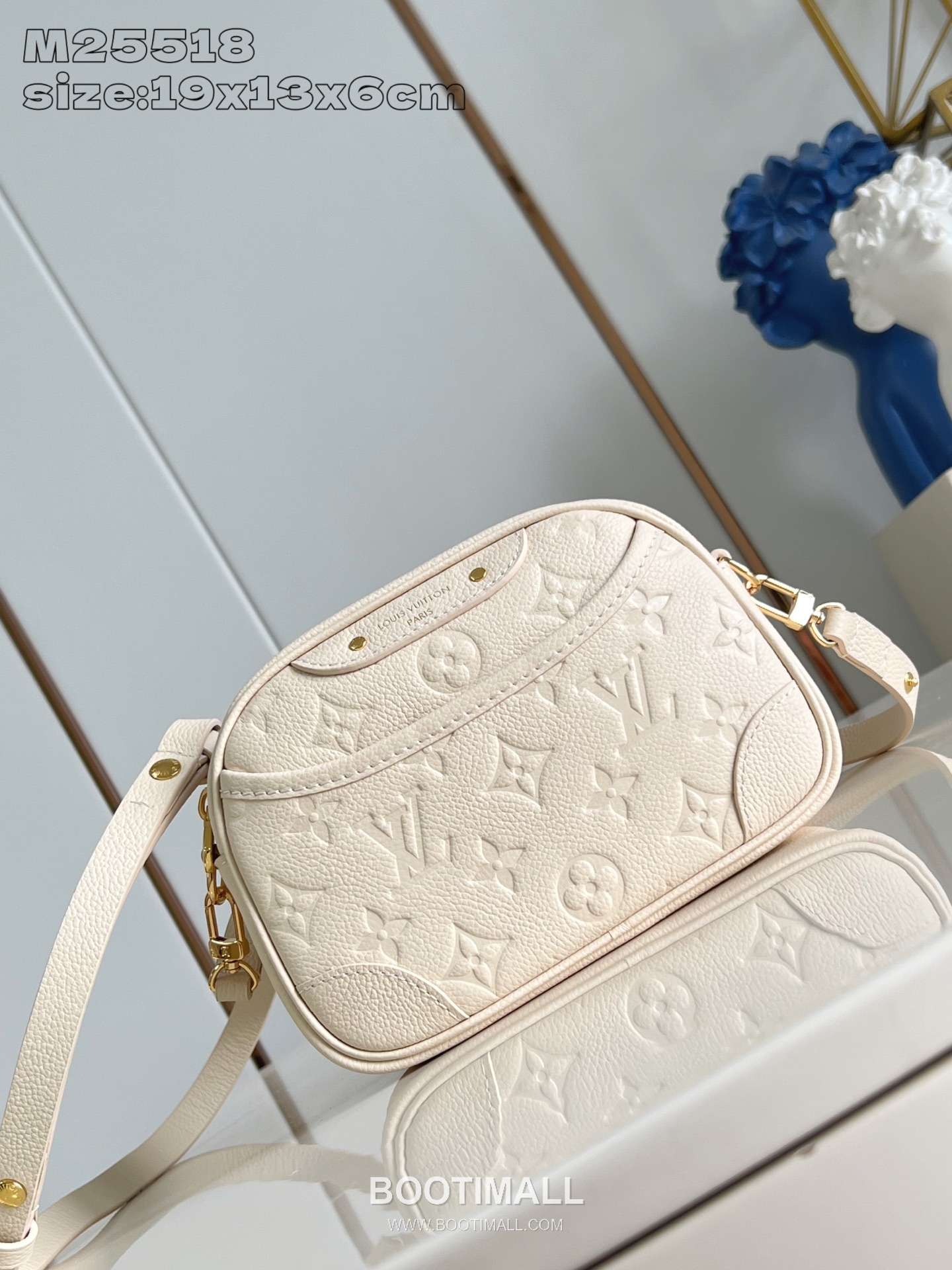 Louis Vuitton Tiny Camera Bag Monogram Empreinte Leather Crossbody Bag with Front Pocket Detail 루이비통 타이니 카메라백 모노그램 앙프렝뜨 레더 프론트포켓 크로스백 M25518 19cm 1