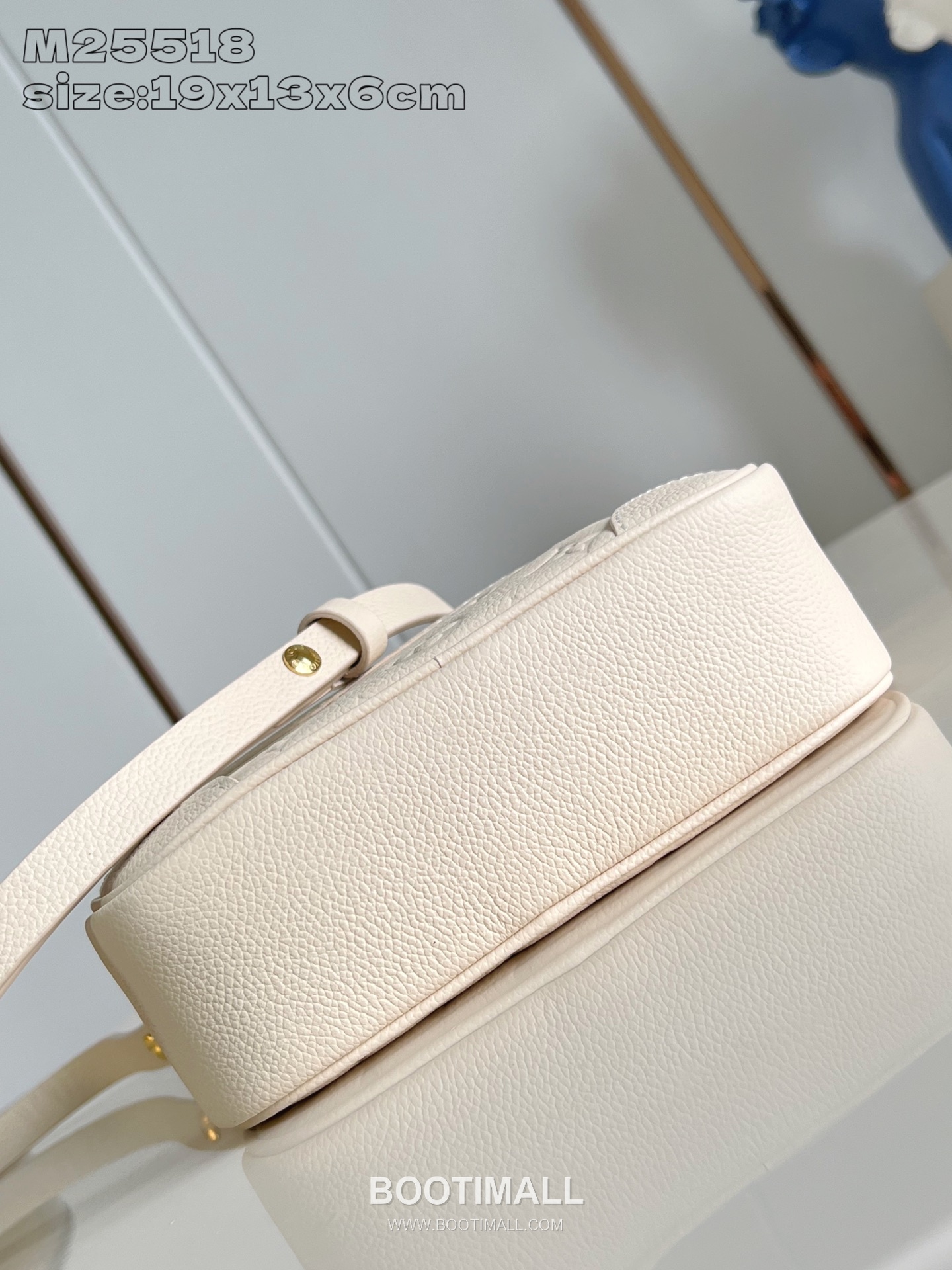 Louis Vuitton Tiny Camera Bag Monogram Empreinte Leather Crossbody Bag with Front Pocket Detail 루이비통 타이니 카메라백 모노그램 앙프렝뜨 레더 프론트포켓 크로스백 M25518 19cm 5