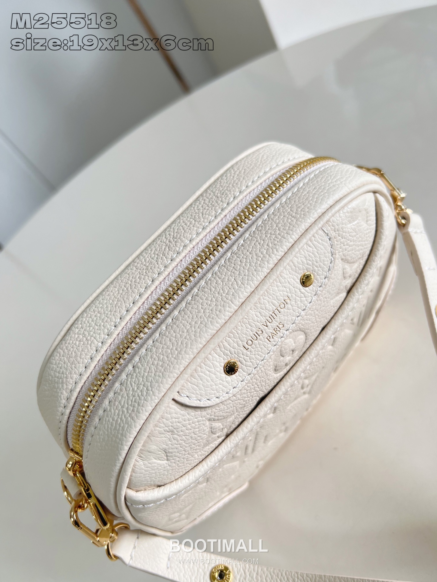 Louis Vuitton Tiny Camera Bag Monogram Empreinte Leather Crossbody Bag with Front Pocket Detail 루이비통 타이니 카메라백 모노그램 앙프렝뜨 레더 프론트포켓 크로스백 M25518 19cm 6