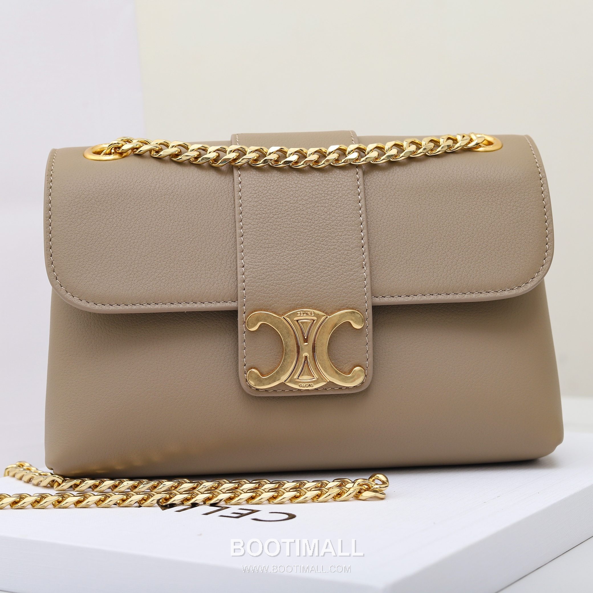 Celine Triomphe Calfskin Leather Shoulder Bag with Chain Strap Detail 셀린느 트리옹프 스몰 카프스킨 블랙 숄더백 116593 21cm 5