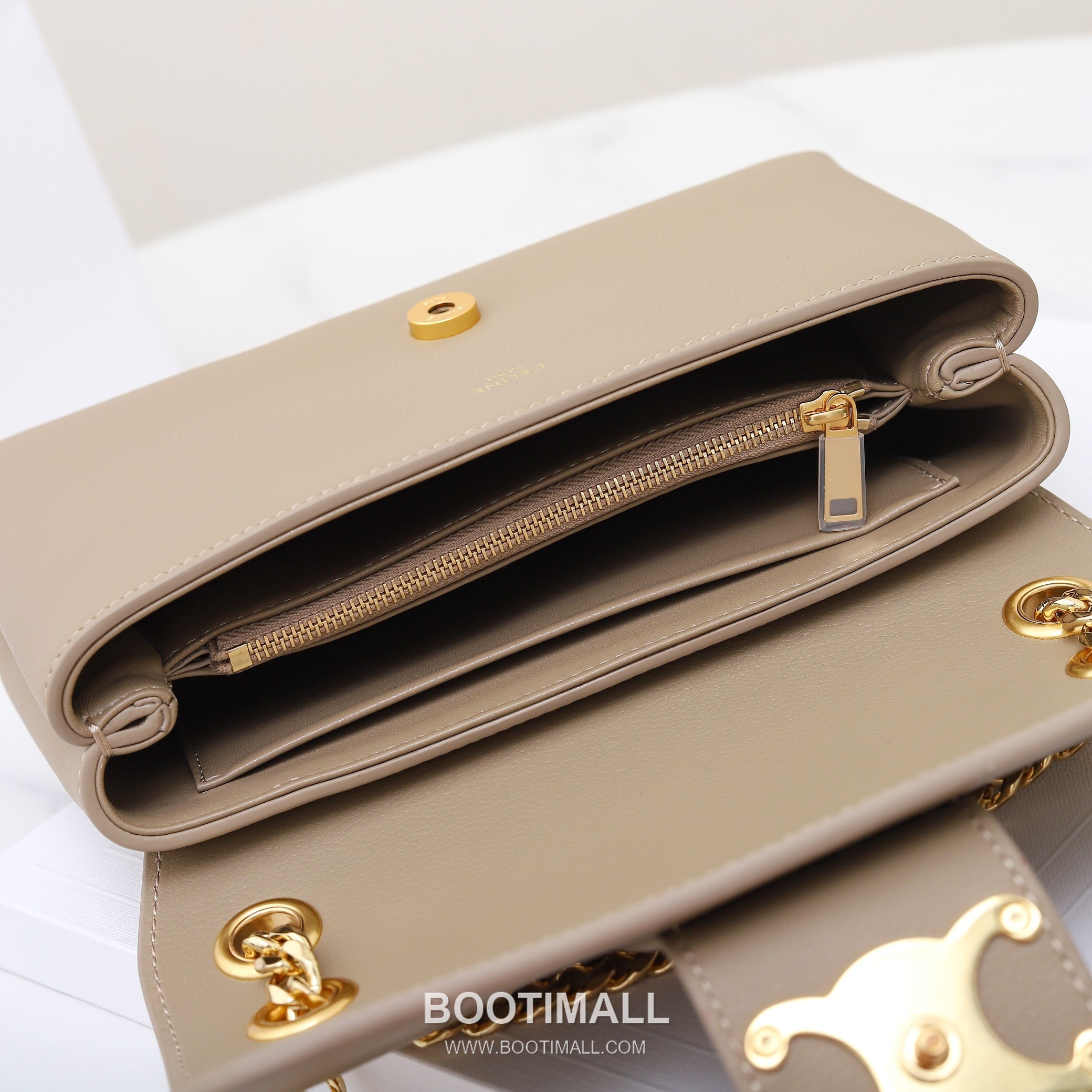 Celine Triomphe Calfskin Leather Shoulder Bag with Chain Strap Detail 셀린느 트리옹프 스몰 카프스킨 블랙 숄더백 116593 21cm 9