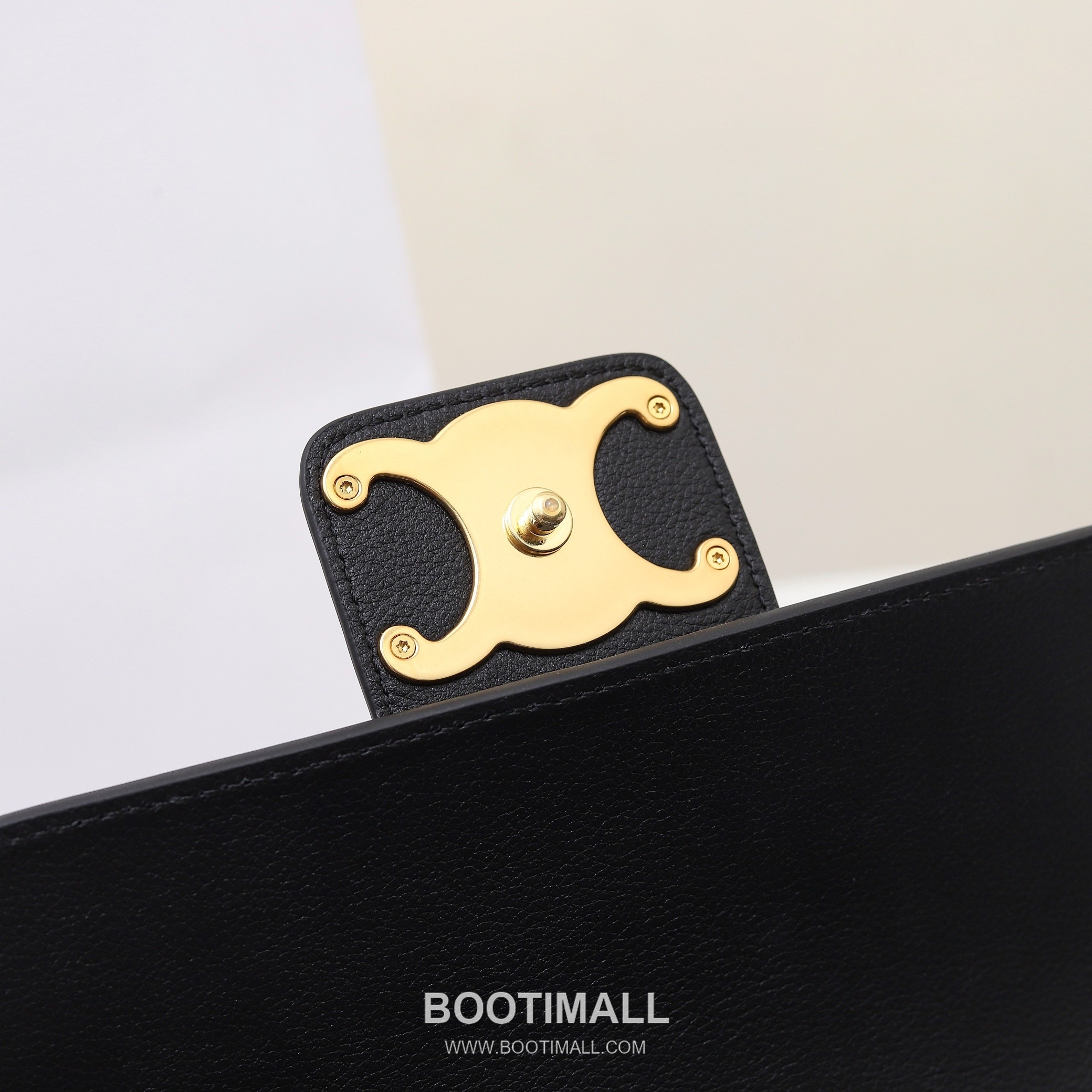 Celine Triomphe Calfskin Leather Shoulder Bag with Chain Strap Detail 셀린느 트리옹프 미디엄 카프스킨 블랙 숄더백 115853 25cm 8