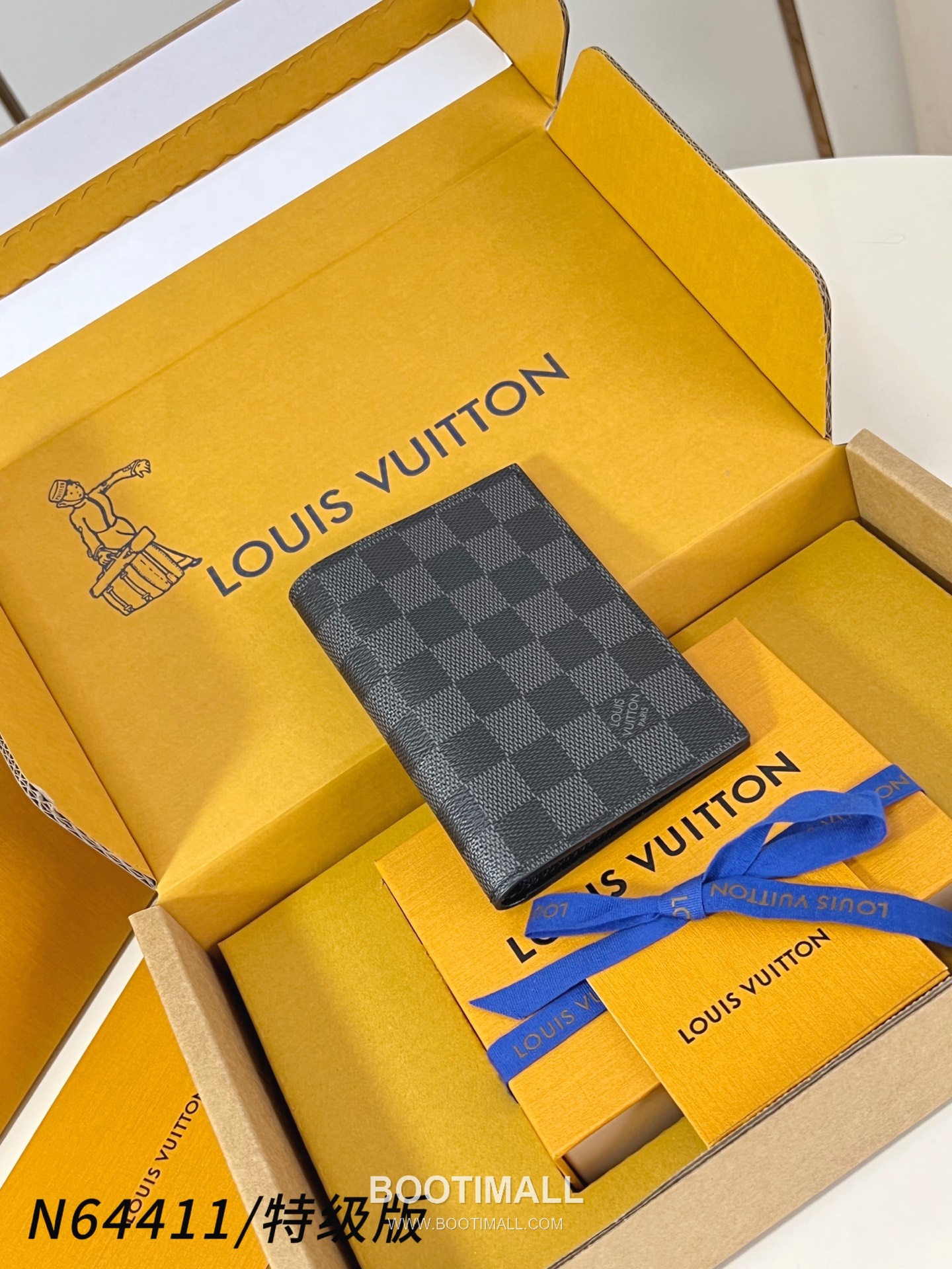 Louis Vuitton Passport Cover Damier Graphite Coated Canvas Wallet with Card Slot Detail 루이비통 패스포트 커버 다미에 그라파이트 코팅 캔버스 카드슬롯 지갑 N64411 14cm 1