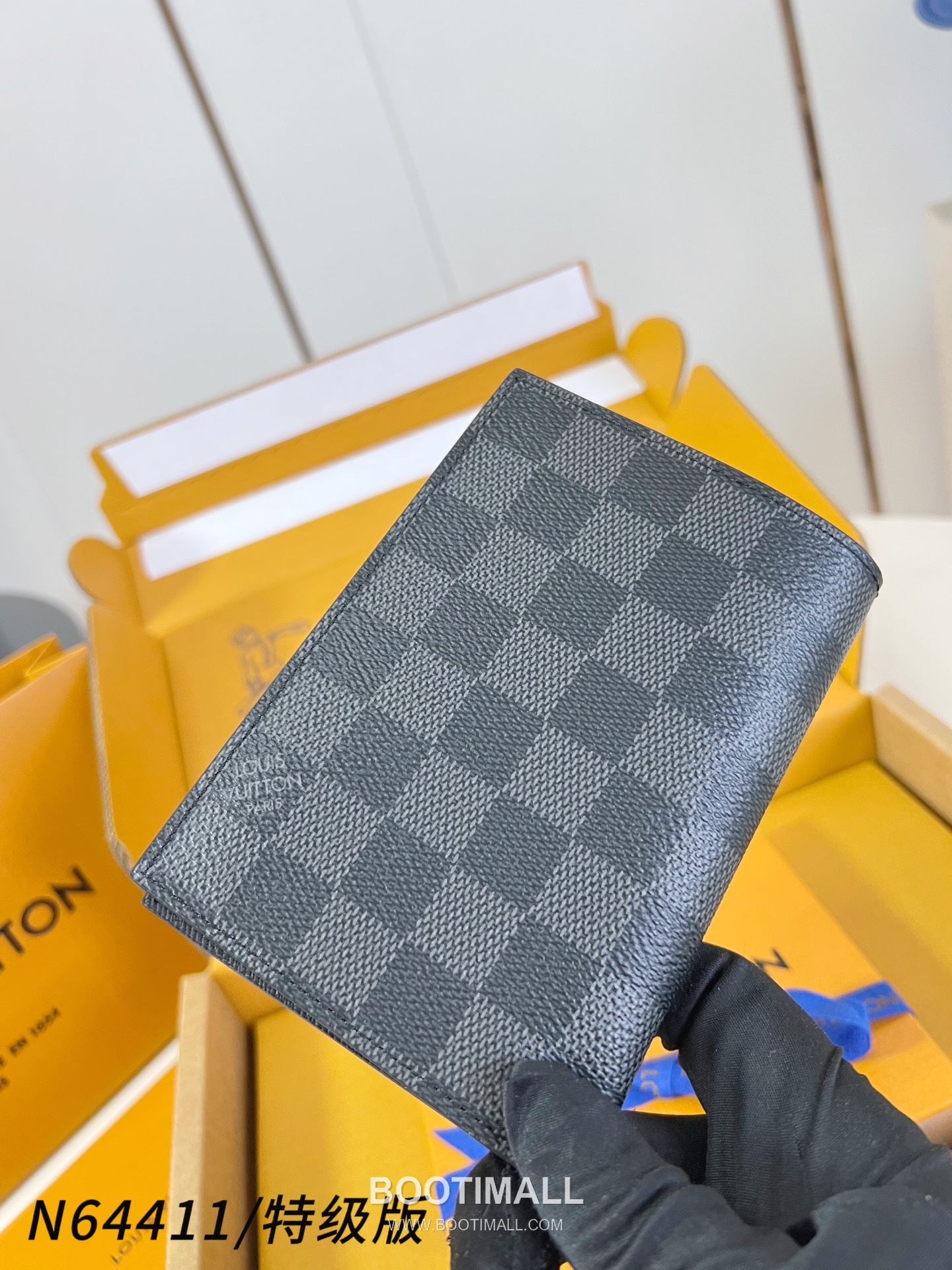 Louis Vuitton Passport Cover Damier Graphite Coated Canvas Wallet with Card Slot Detail 루이비통 패스포트 커버 다미에 그라파이트 코팅 캔버스 카드슬롯 지갑 N64411 14cm 3