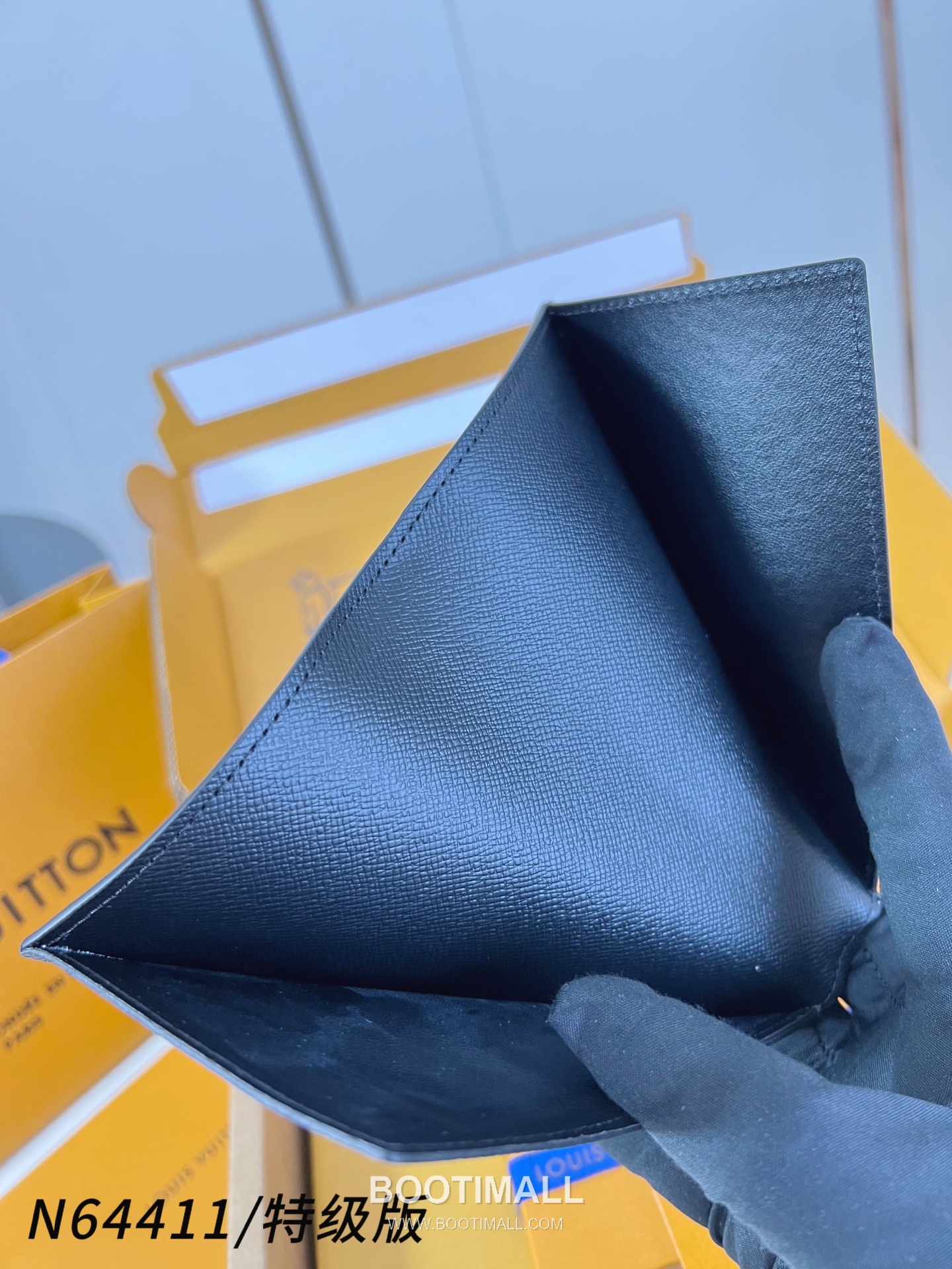 Louis Vuitton Passport Cover Damier Graphite Coated Canvas Wallet with Card Slot Detail 루이비통 패스포트 커버 다미에 그라파이트 코팅 캔버스 카드슬롯 지갑 N64411 14cm 7