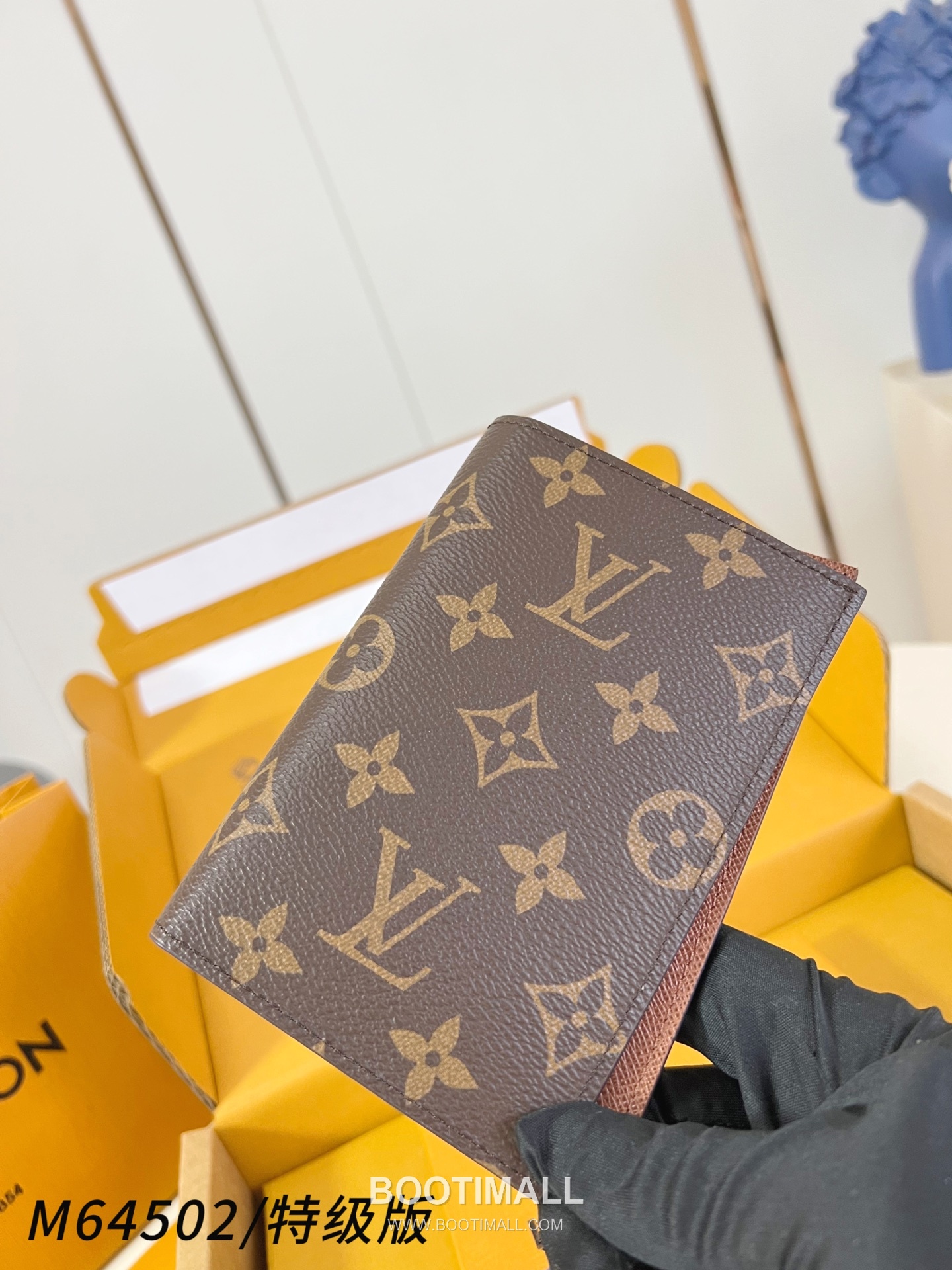 Louis Vuitton Passport Cover Monogram Coated Canvas Wallet with Card Slot Detail 루이비통 패스포트 커버 모노그램 코팅 캔버스 카드슬롯 지갑 M64502 14cm 2