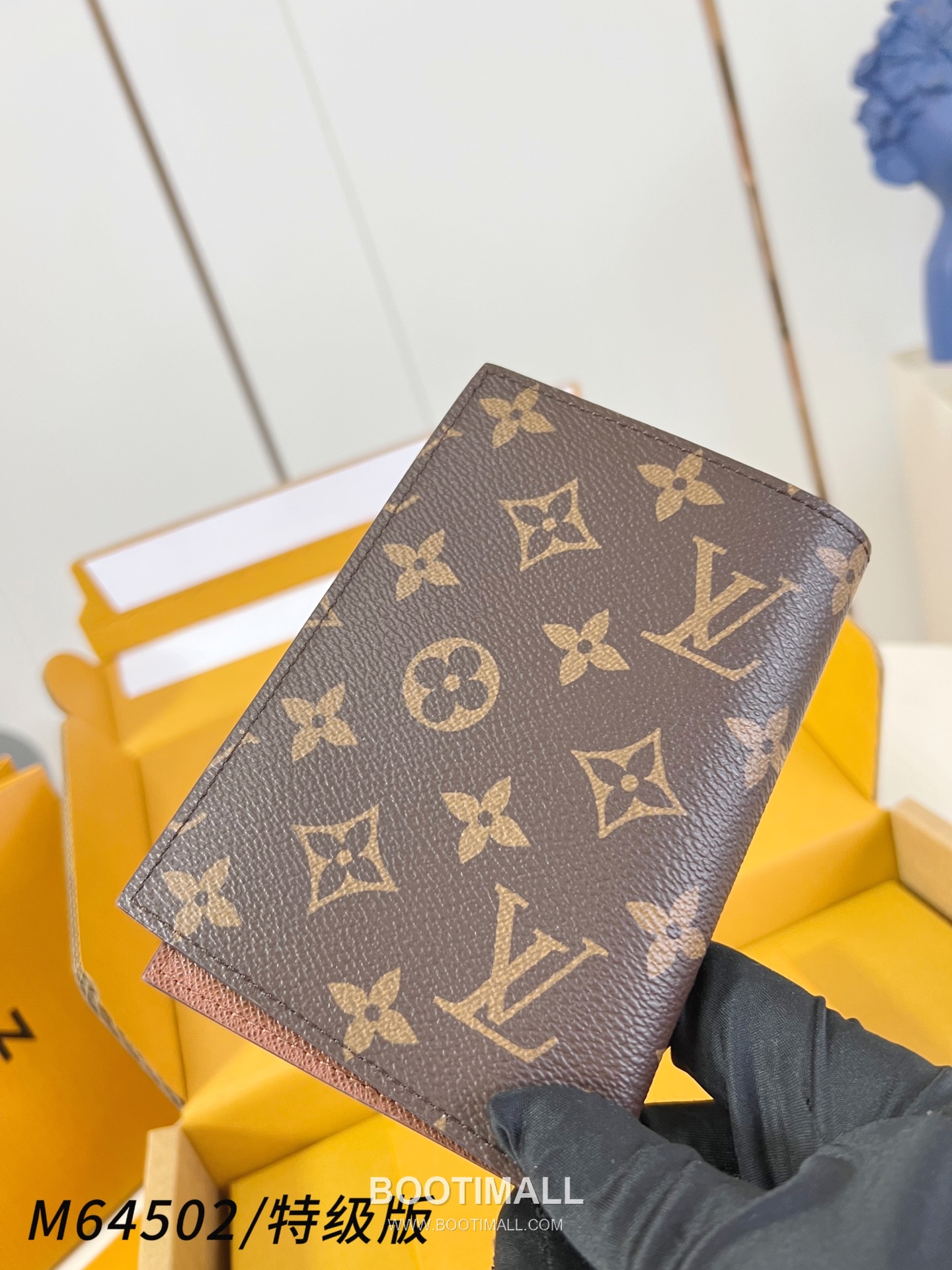 Louis Vuitton Passport Cover Monogram Coated Canvas Wallet with Card Slot Detail 루이비통 패스포트 커버 모노그램 코팅 캔버스 카드슬롯 지갑 M64502 14cm 3
