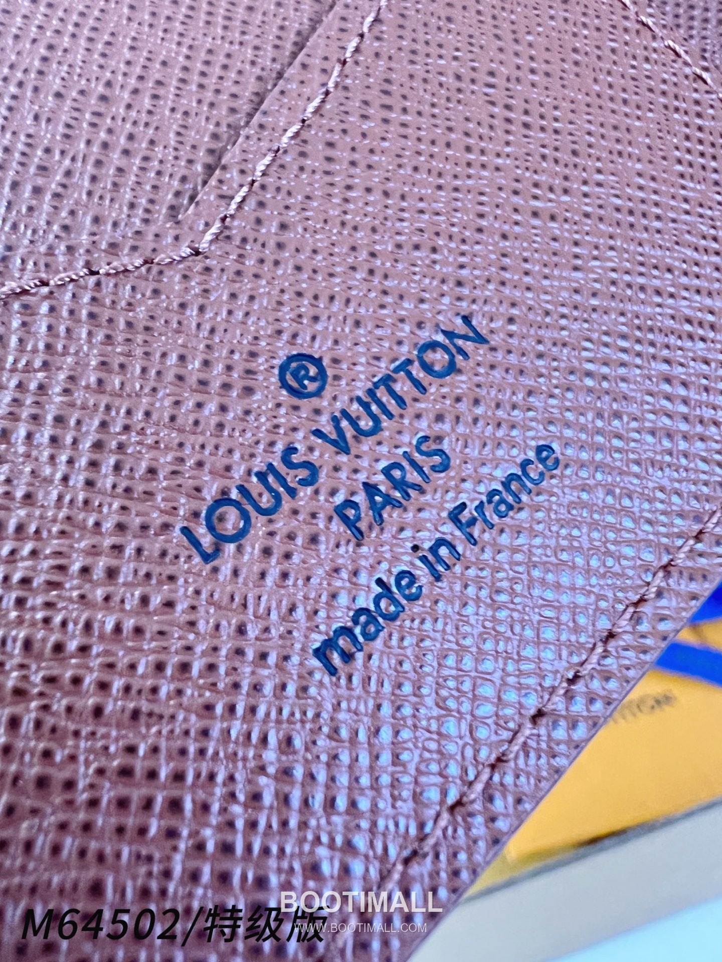 Louis Vuitton Passport Cover Monogram Coated Canvas Wallet with Card Slot Detail 루이비통 패스포트 커버 모노그램 코팅 캔버스 카드슬롯 지갑 M64502 14cm 6