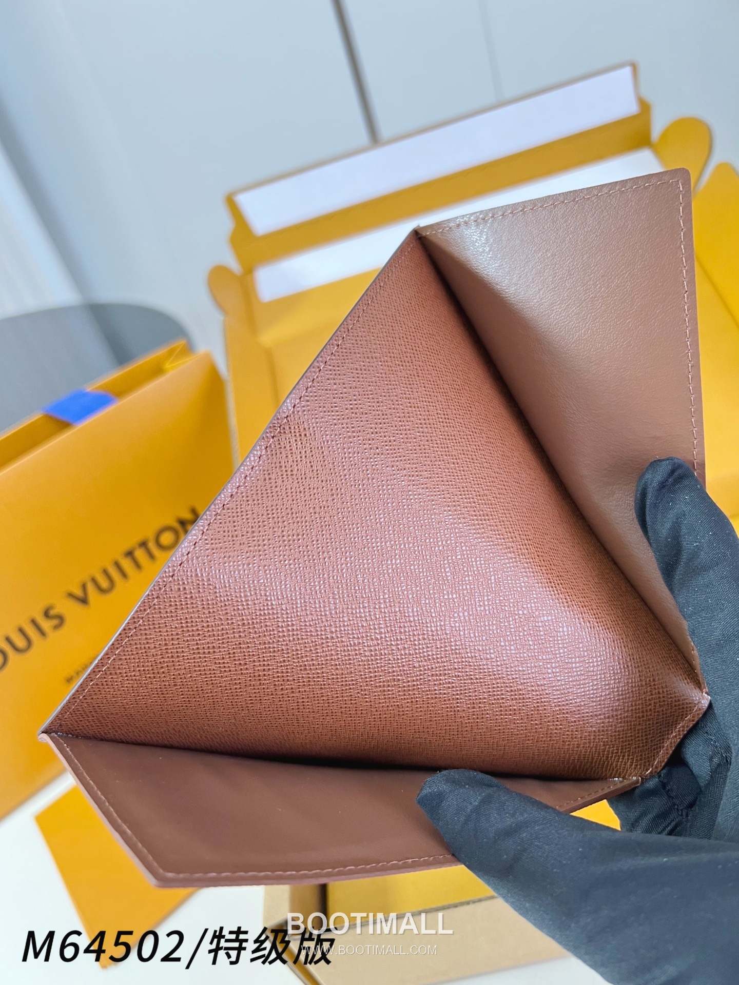 Louis Vuitton Passport Cover Monogram Coated Canvas Wallet with Card Slot Detail 루이비통 패스포트 커버 모노그램 코팅 캔버스 카드슬롯 지갑 M64502 14cm 7