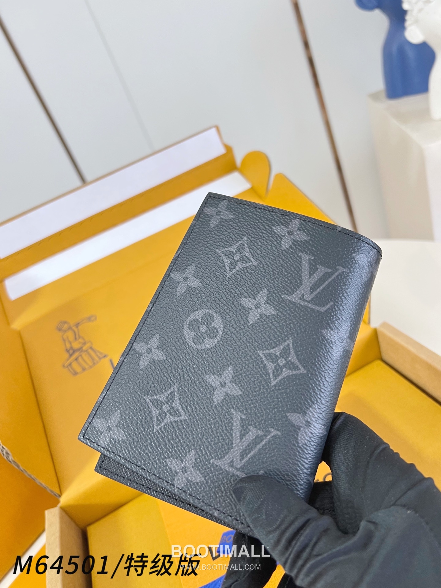 Louis Vuitton Passport Cover Monogram Coated Canvas Wallet with Card Slot Detail 루이비통 패스포트 커버 모노그램 코팅 캔버스 카드슬롯 지갑 M64501 14cm 3