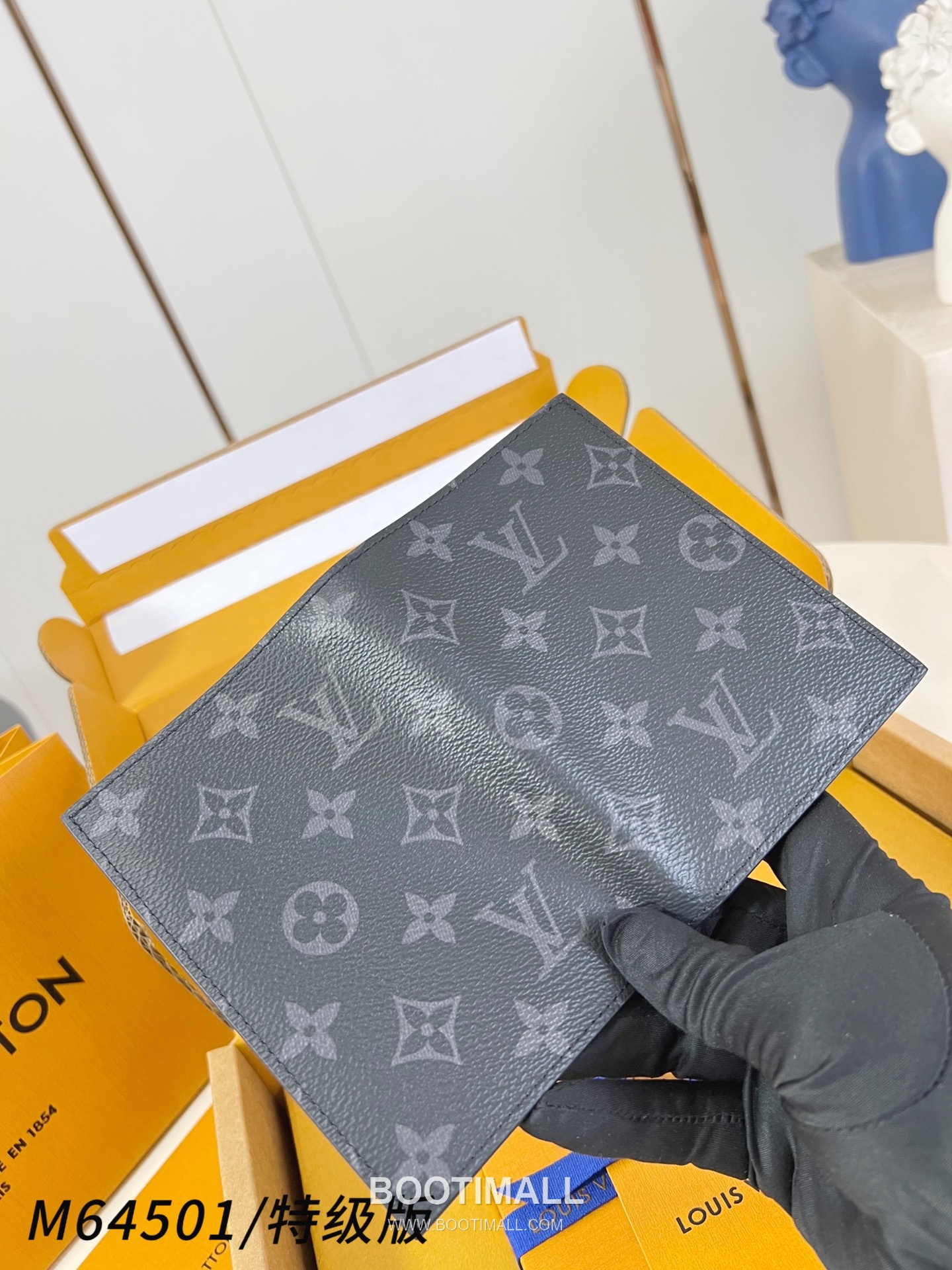 Louis Vuitton Passport Cover Monogram Coated Canvas Wallet with Card Slot Detail 루이비통 패스포트 커버 모노그램 코팅 캔버스 카드슬롯 지갑 M64501 14cm 4