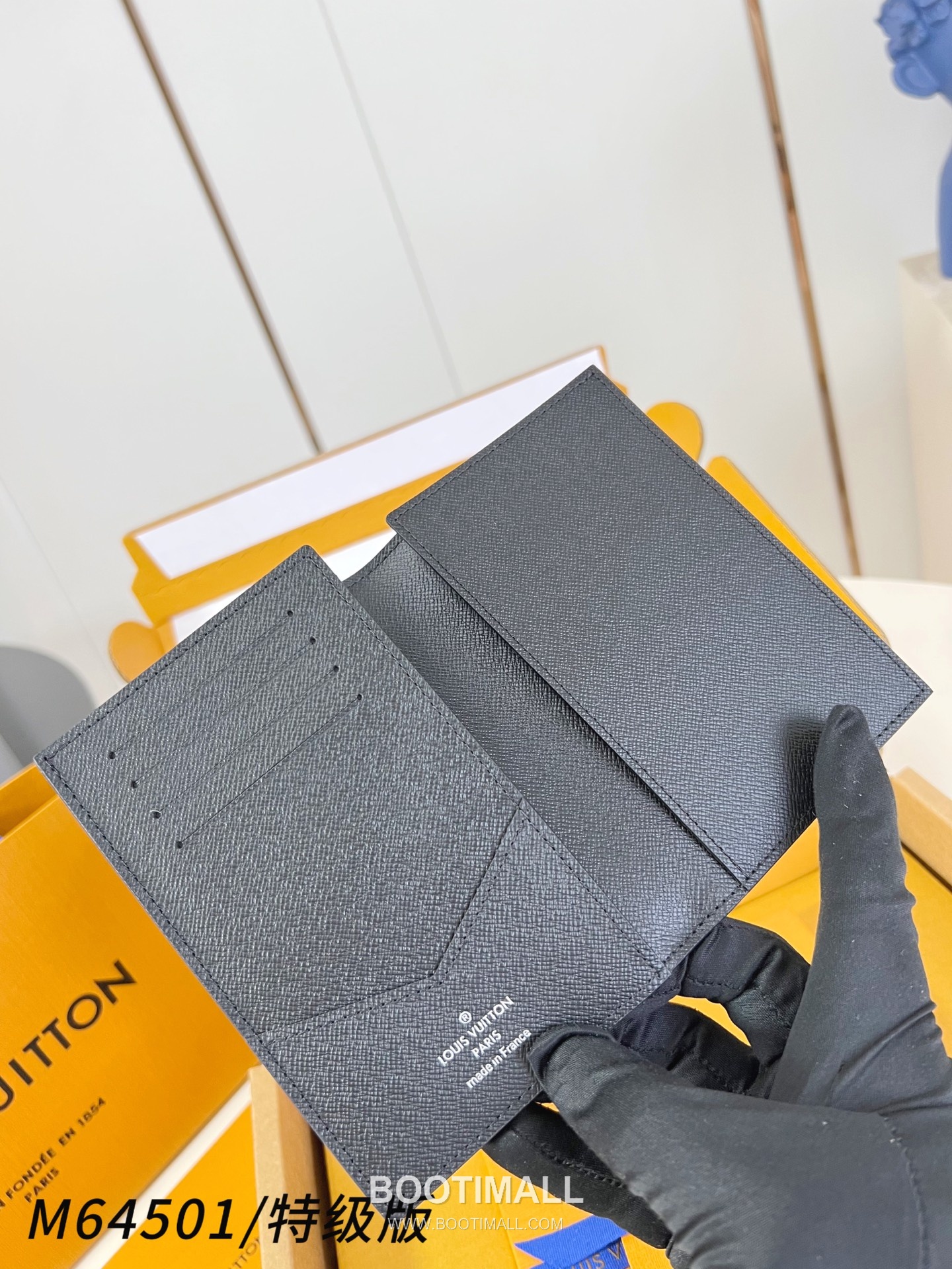 Louis Vuitton Passport Cover Monogram Coated Canvas Wallet with Card Slot Detail 루이비통 패스포트 커버 모노그램 코팅 캔버스 카드슬롯 지갑 M64501 14cm 5