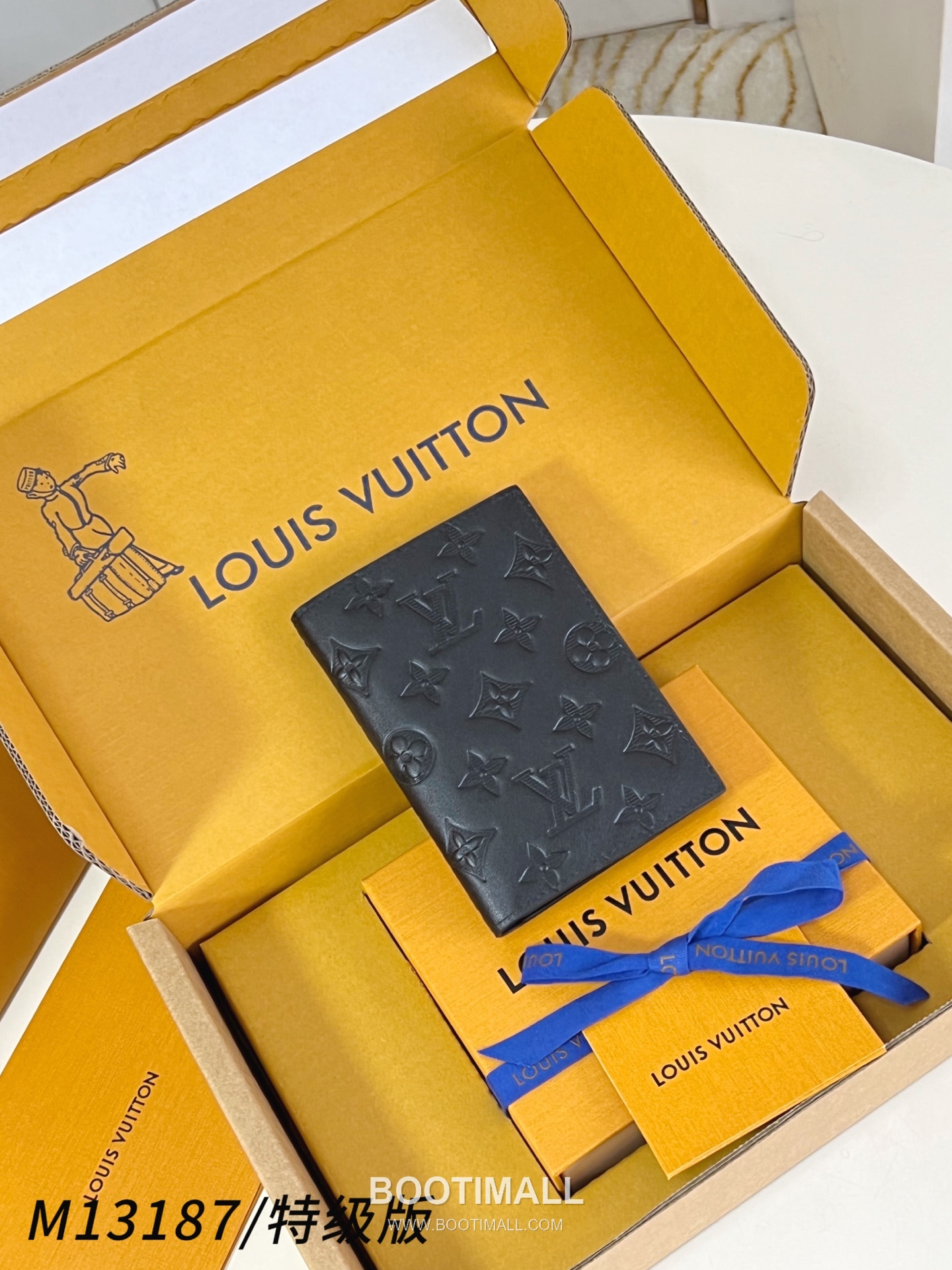 Louis Vuitton Passport Cover Monogram Shadow Calfskin Leather Wallet with Card Slot Detail 루이비통 패스포트 커버 모노그램 쉐도우 카프스킨 카드슬롯 지갑 M13187 14cm 1