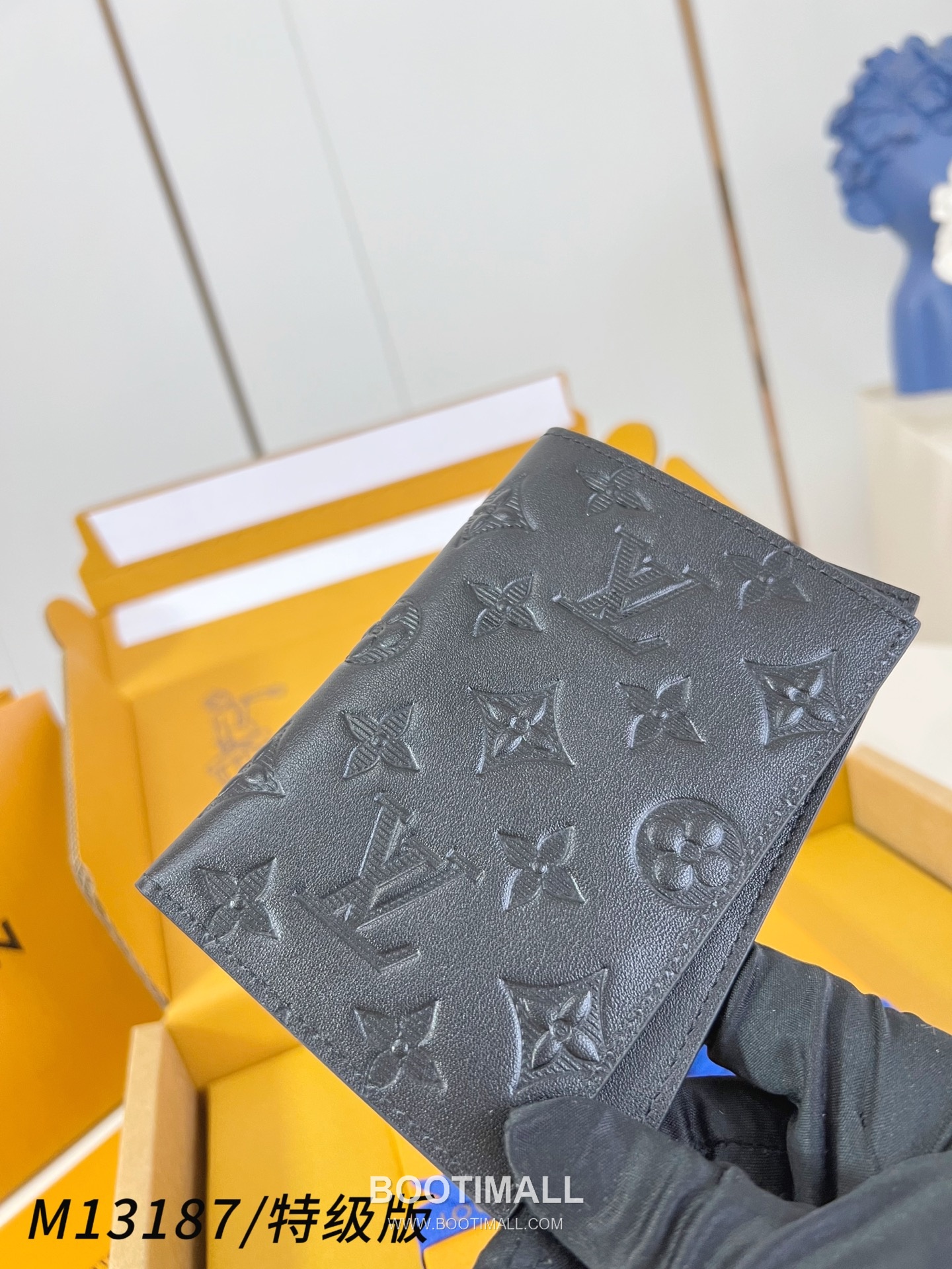 Louis Vuitton Passport Cover Monogram Shadow Calfskin Leather Wallet with Card Slot Detail 루이비통 패스포트 커버 모노그램 쉐도우 카프스킨 카드슬롯 지갑 M13187 14cm 2