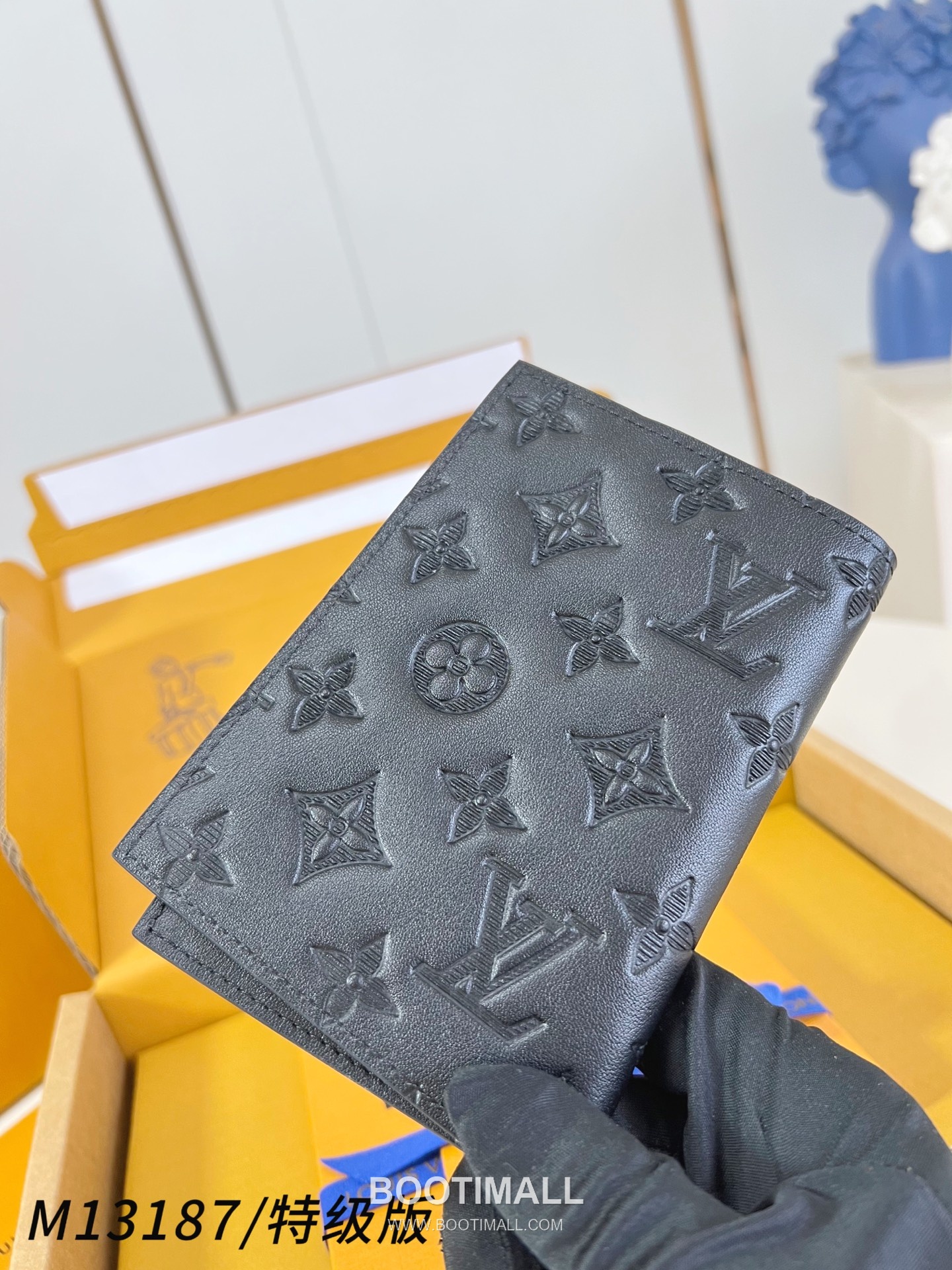 Louis Vuitton Passport Cover Monogram Shadow Calfskin Leather Wallet with Card Slot Detail 루이비통 패스포트 커버 모노그램 쉐도우 카프스킨 카드슬롯 지갑 M13187 14cm 3