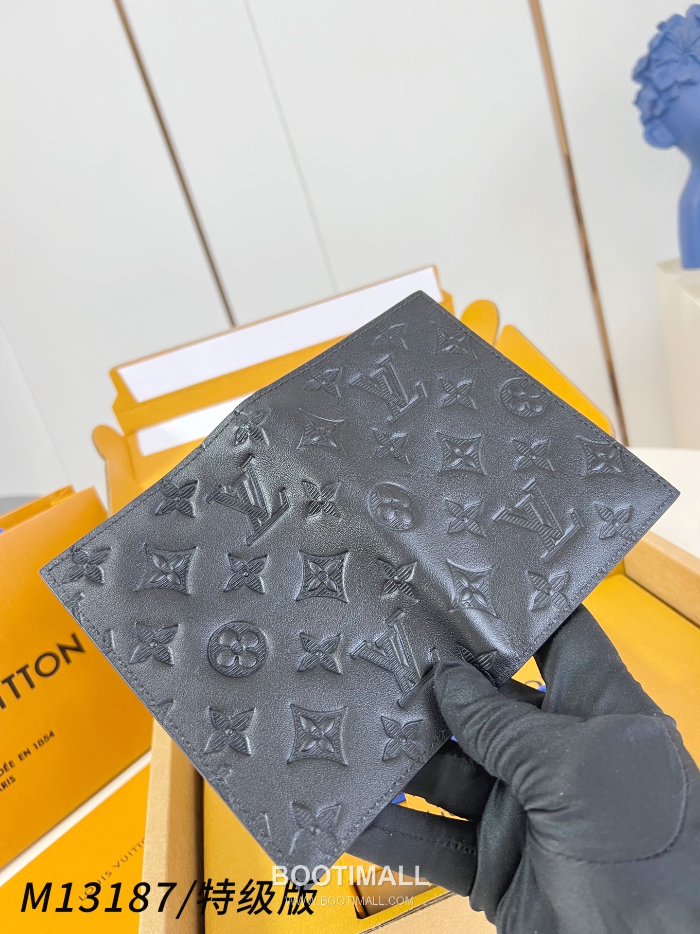 Louis Vuitton Passport Cover Monogram Shadow Calfskin Leather Wallet with Card Slot Detail 루이비통 패스포트 커버 모노그램 쉐도우 카프스킨 카드슬롯 지갑 M13187 14cm 4